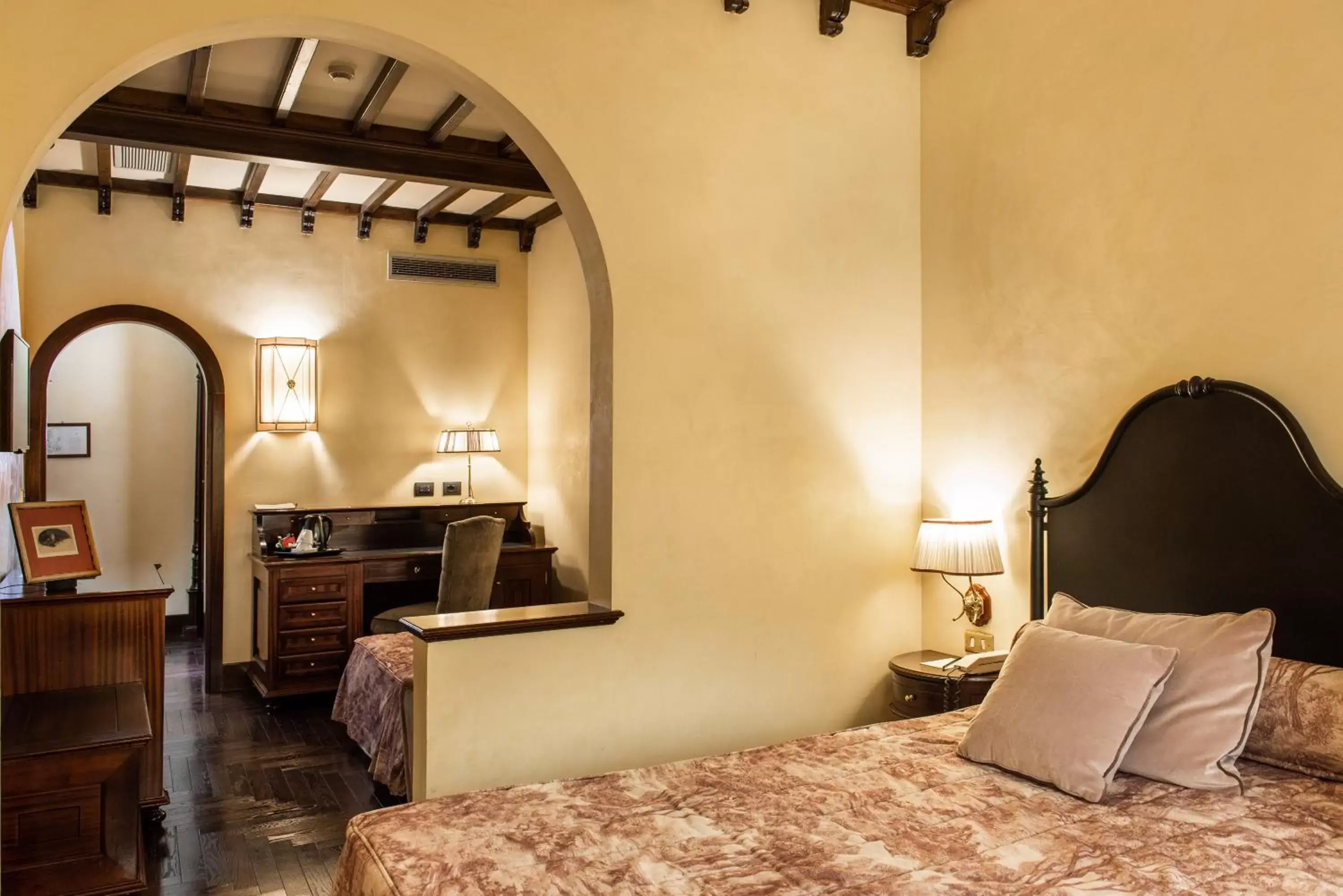 Bed in Grand Hotel Baglioni