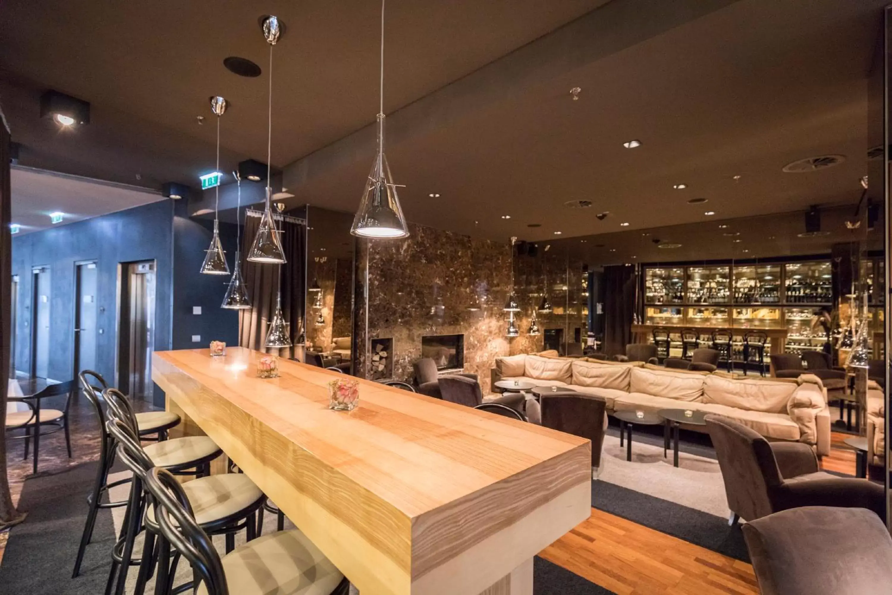 Lounge or bar, Restaurant/Places to Eat in voco® Villach, an IHG Hotel