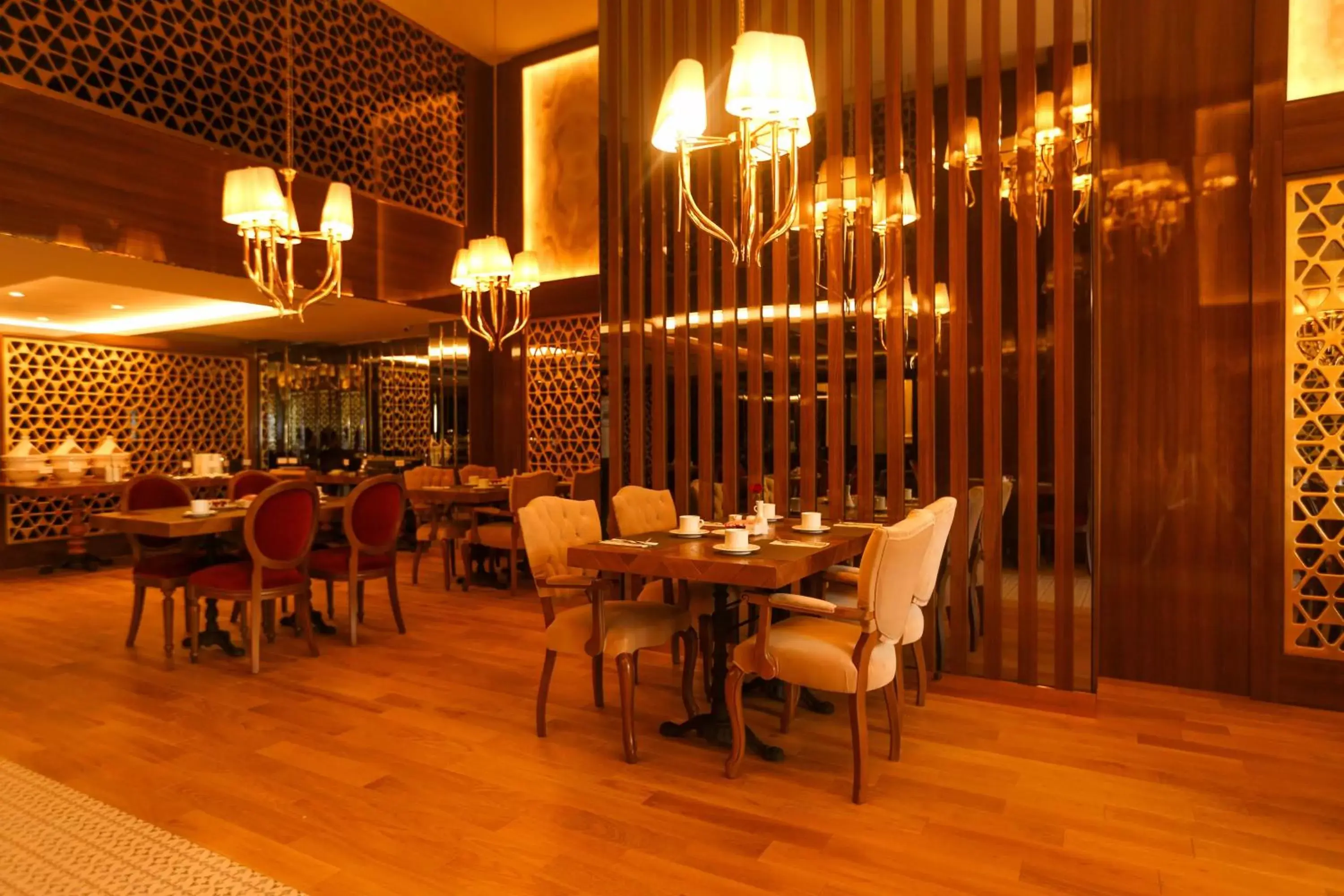 Restaurant/Places to Eat in Suite Hotel Casa Diamond