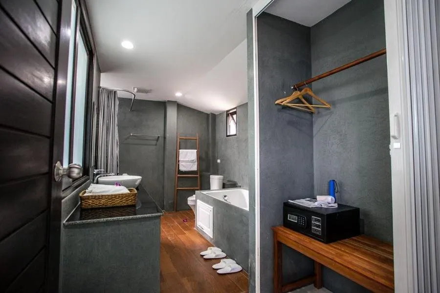 Bed in Lanta Corner Resort