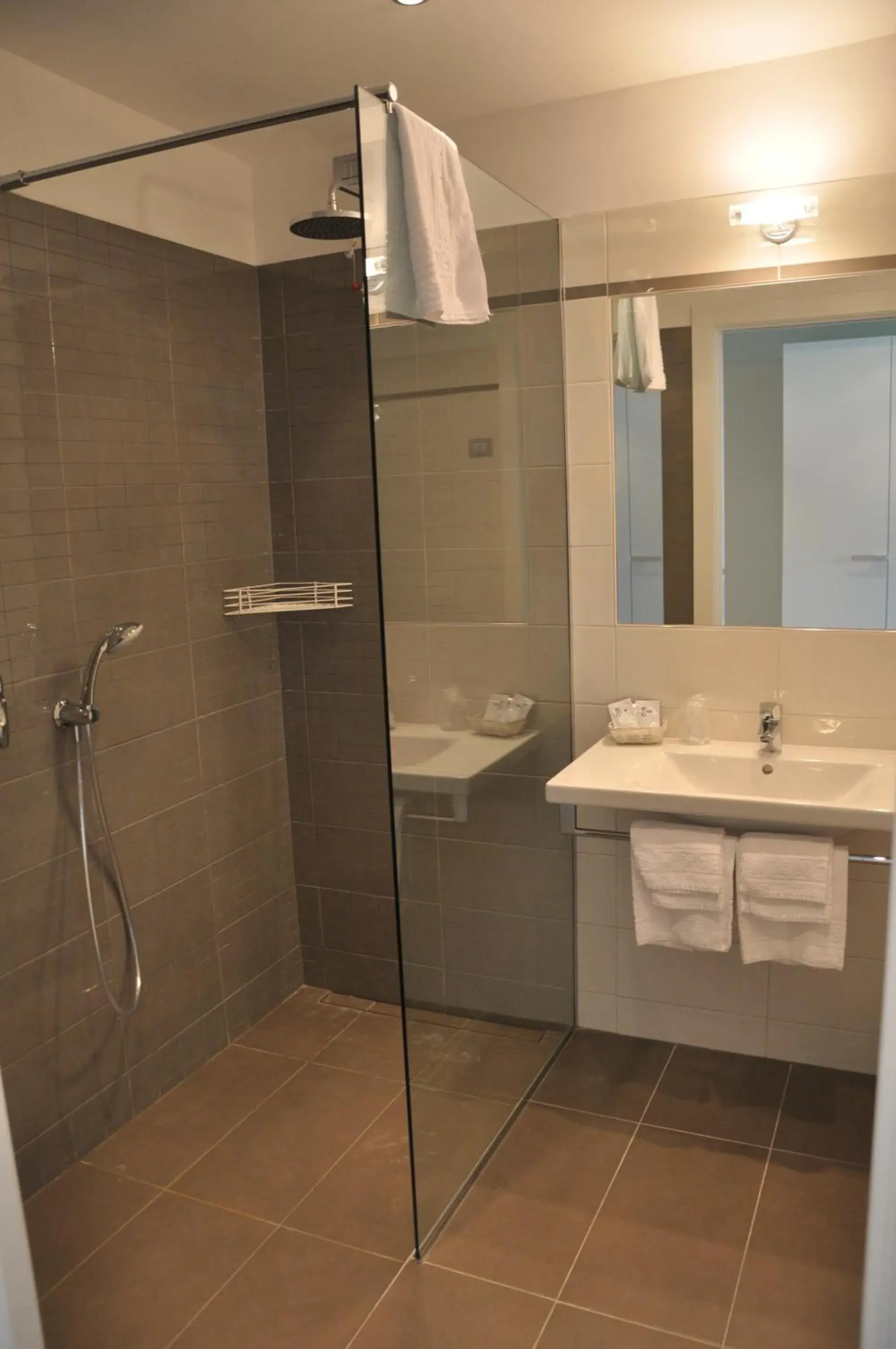Shower, Bathroom in Tullio Hotel