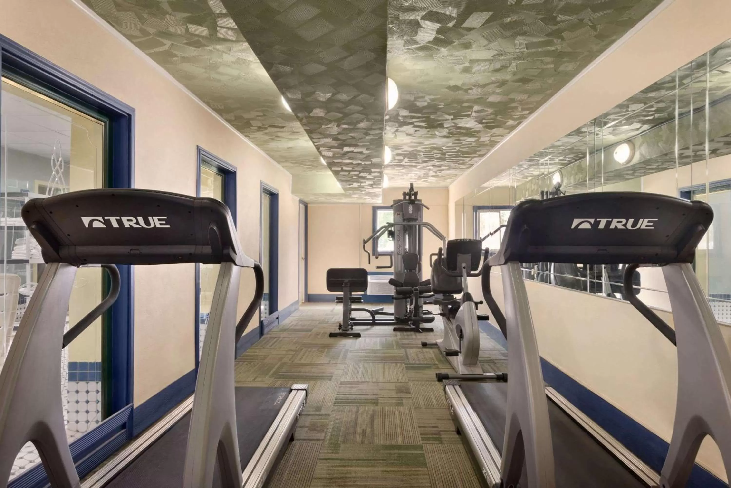 Fitness centre/facilities in Baymont by Wyndham Des Moines North