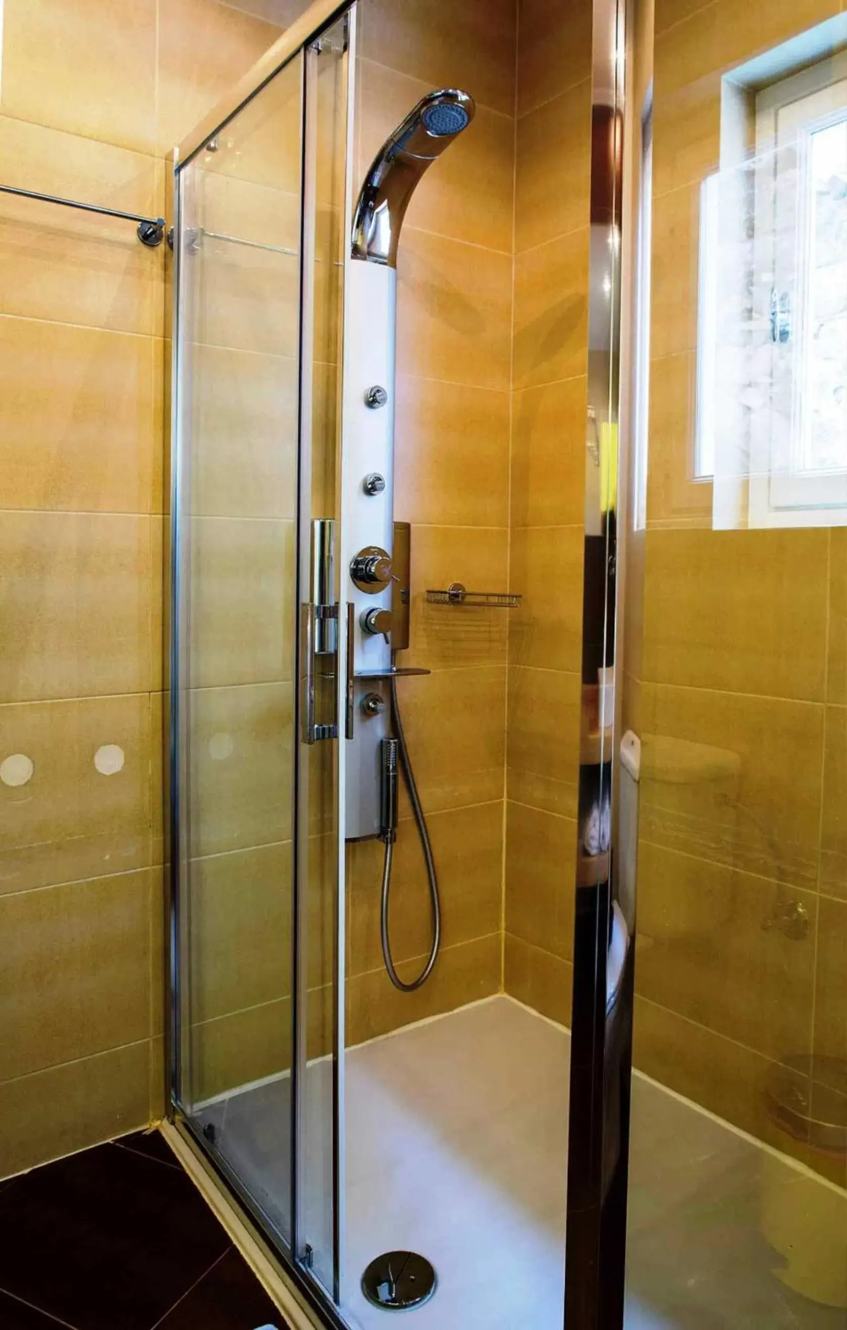 Shower, Bathroom in Athena hotel