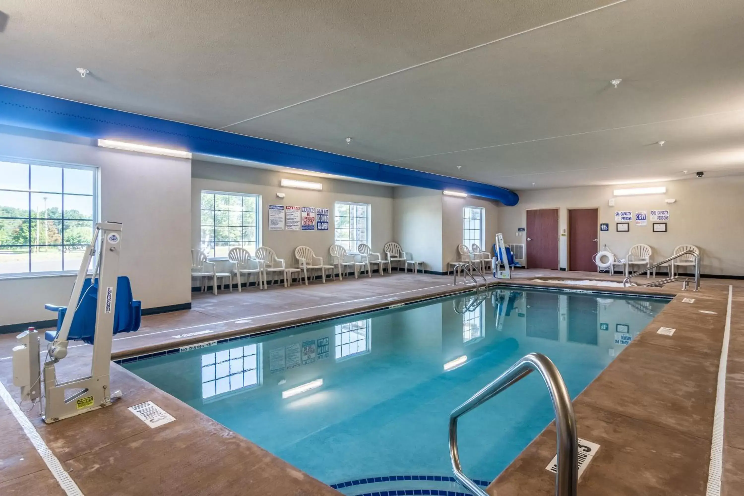 Swimming Pool in Cobblestone Hotel & Suites - Greenville