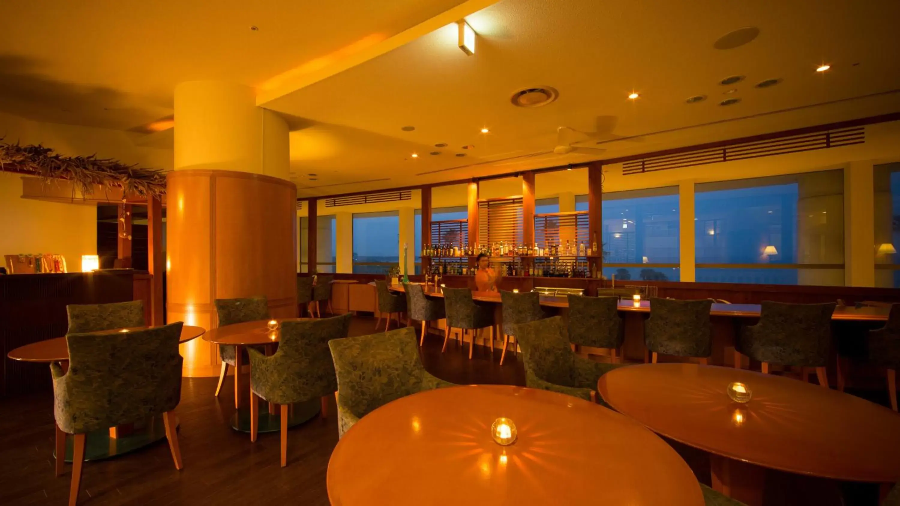 Lounge or bar, Restaurant/Places to Eat in ANA Holiday Inn Resort Miyazaki, an IHG Hotel