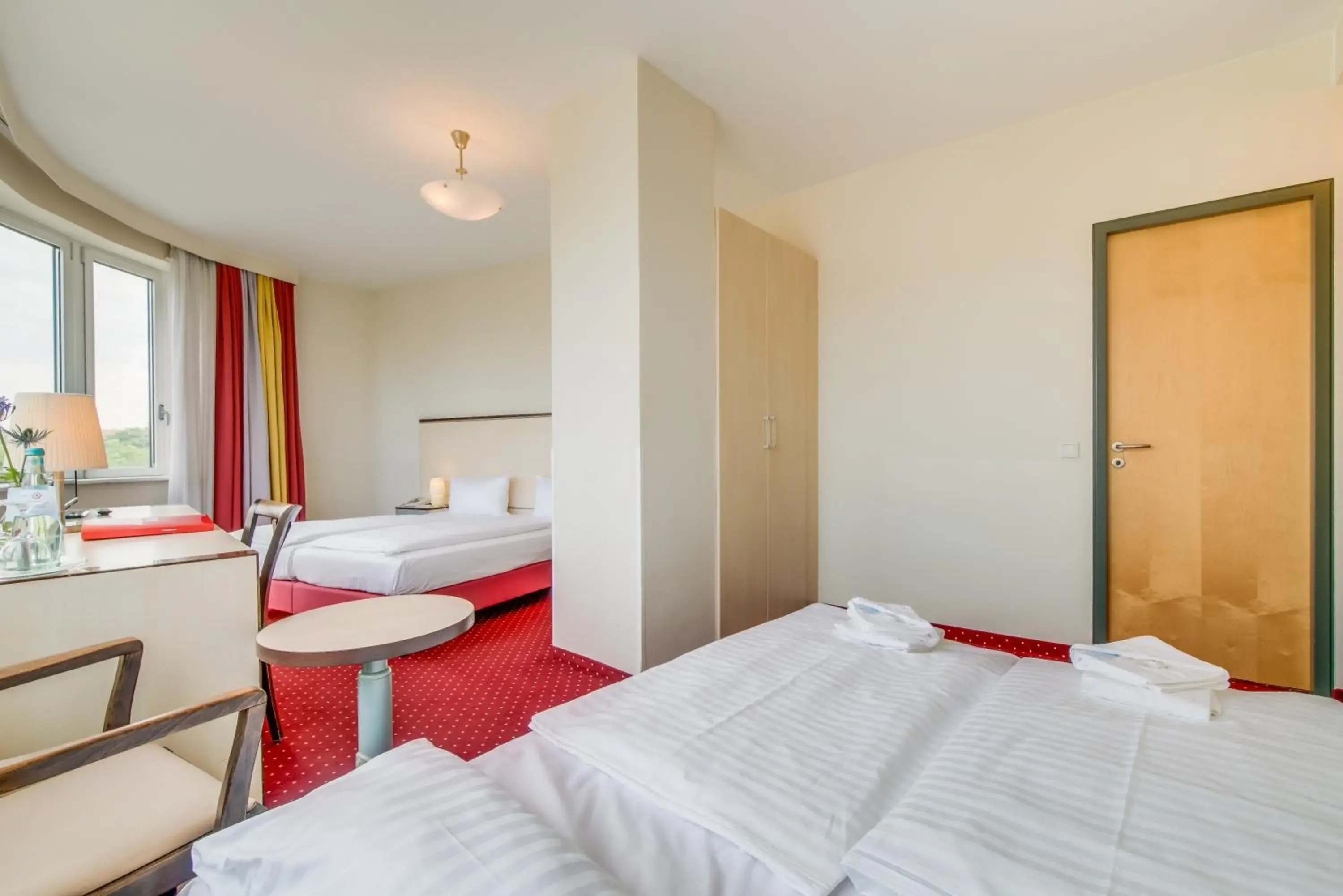 Photo of the whole room, Bed in Come Inn Berlin Kurfürstendamm