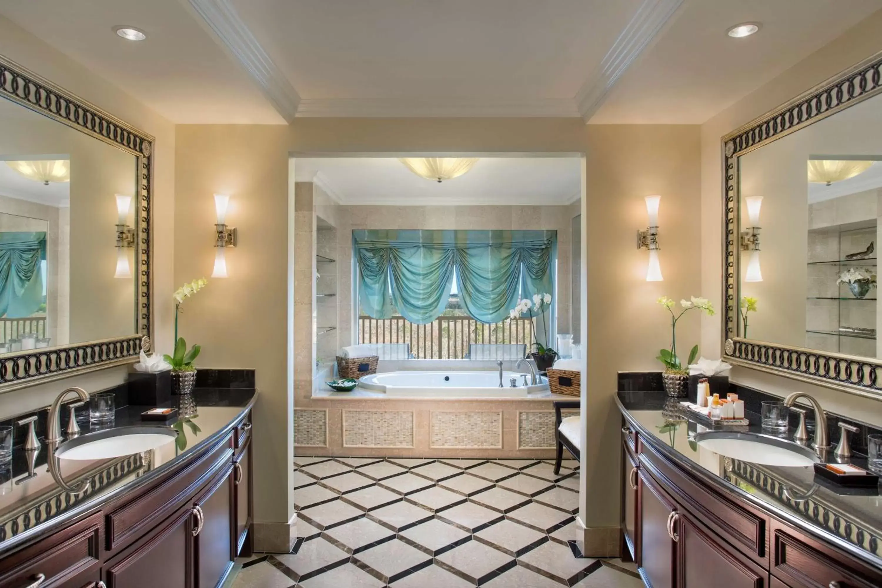 Bathroom, Kitchen/Kitchenette in Waldorf Astoria Orlando