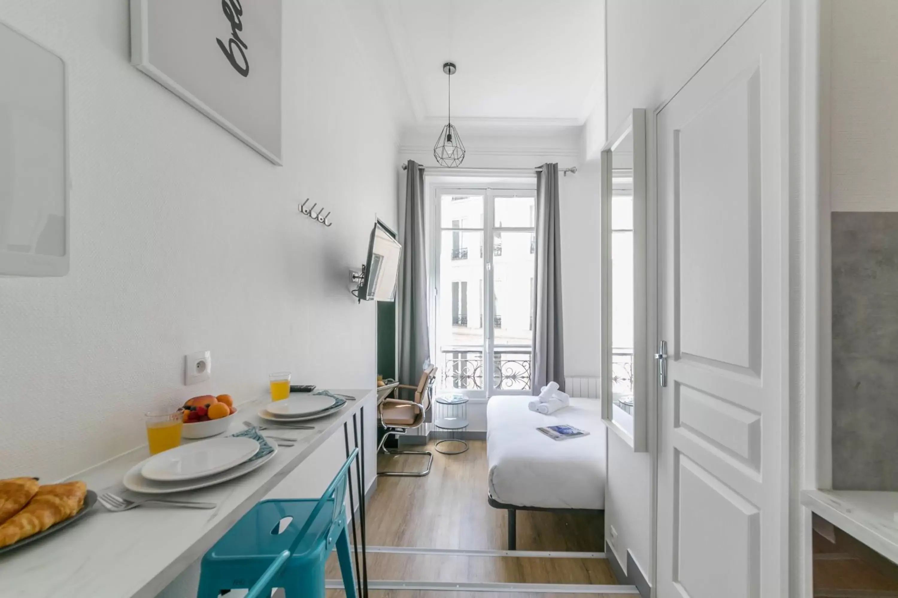 Kitchen or kitchenette, Bathroom in Apartments WS Haussmann - La Fayette