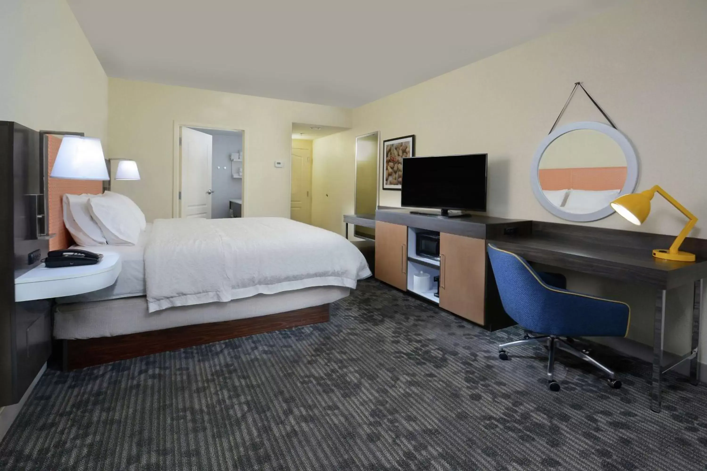 Bedroom, TV/Entertainment Center in Hampton Inn & Suites Greenville/Spartanburg I-85