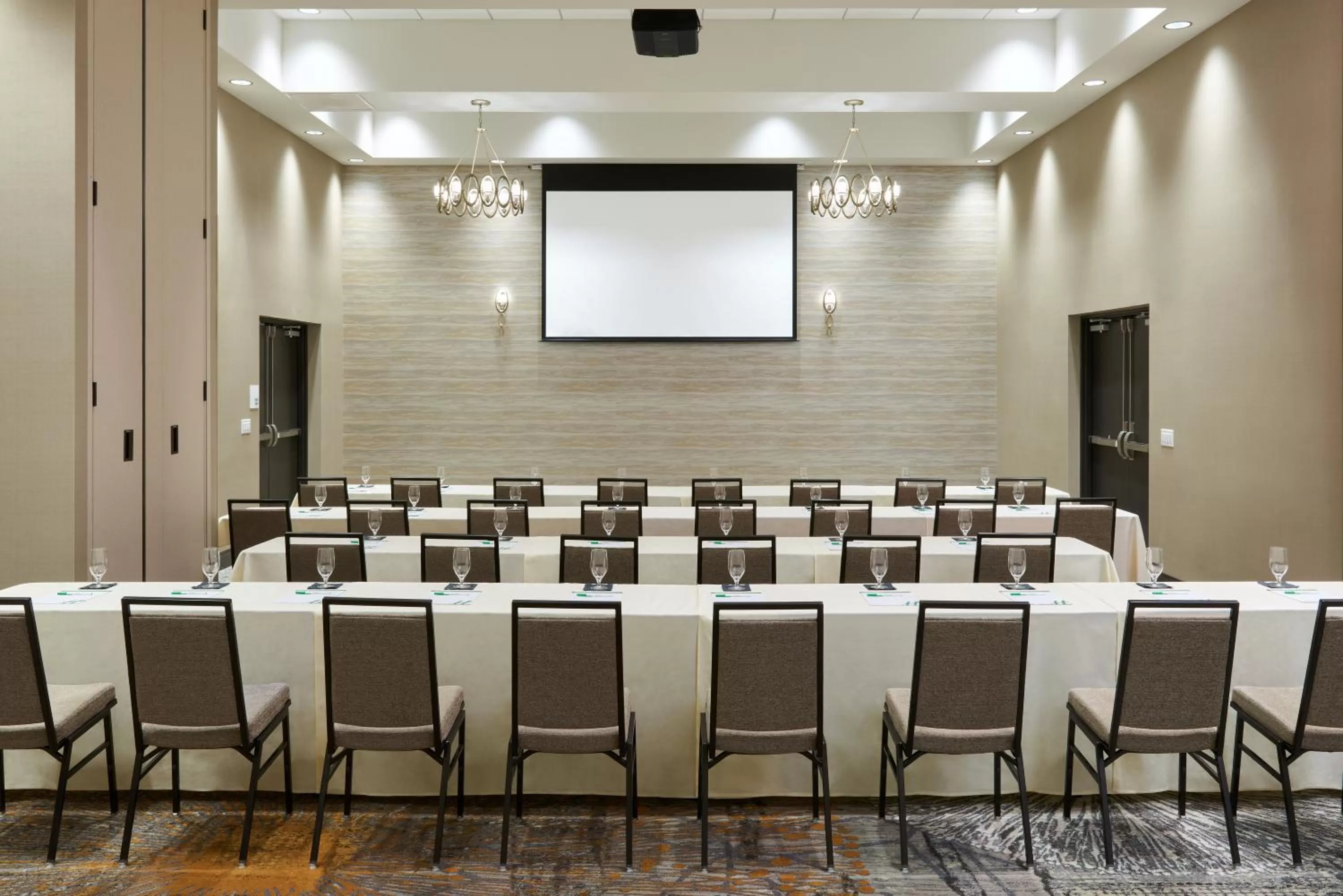 Meeting/conference room in Holiday Inn & Suites Philadelphia W - Drexel Hill by IHG