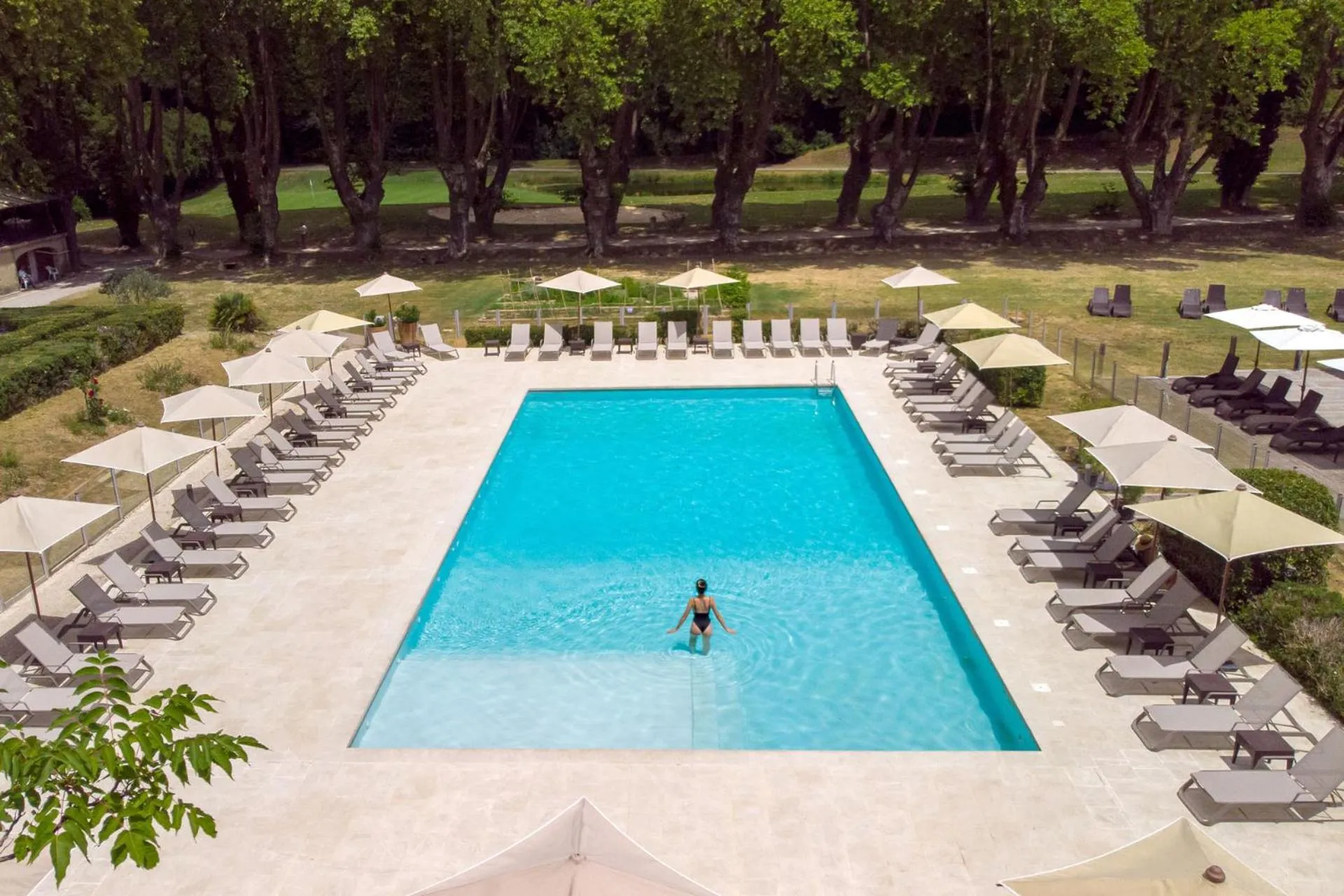 Swimming pool in Moulin de Vernègues Hôtel & Spa