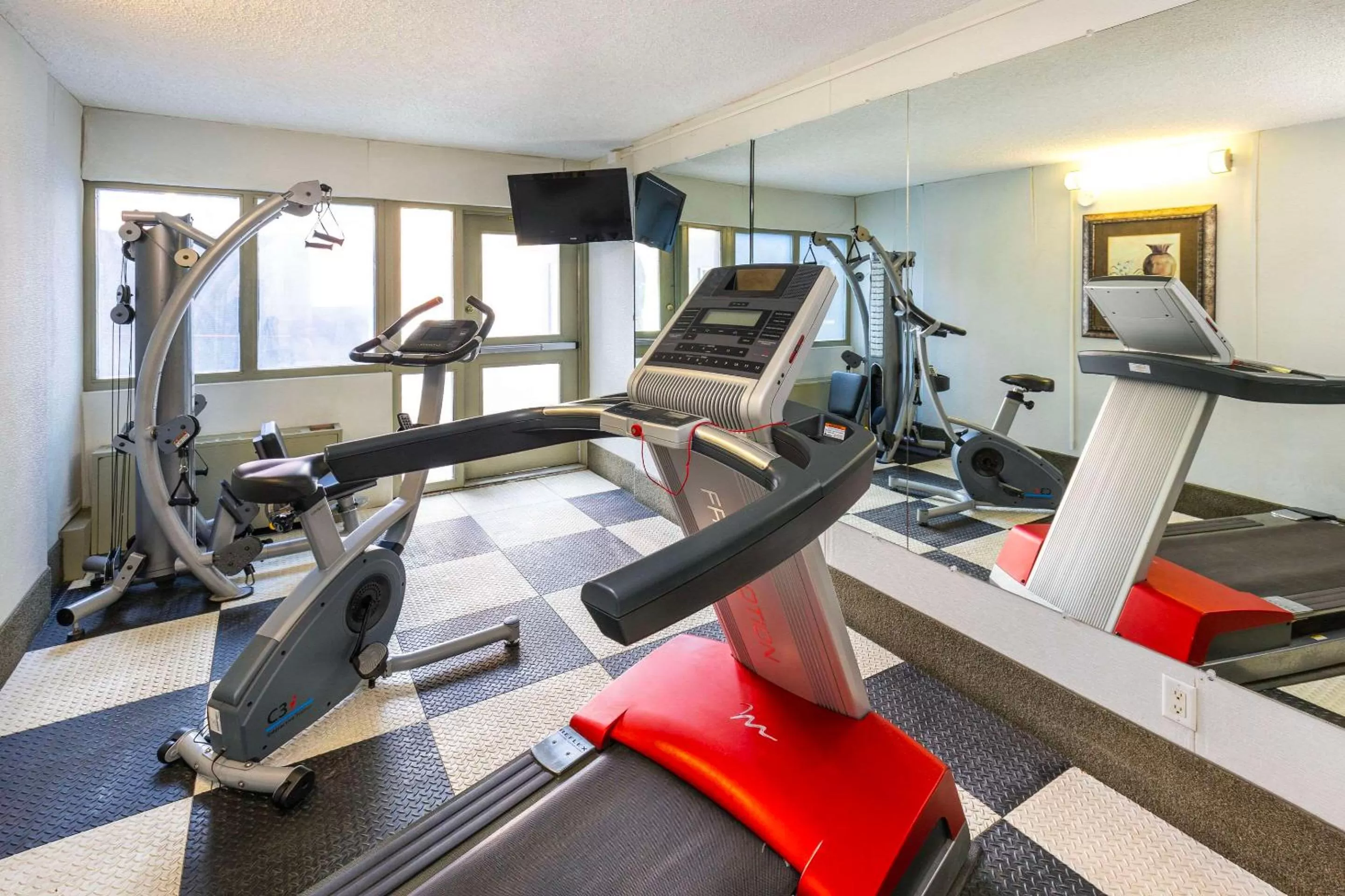 Fitness centre/facilities in Comfort Inn & Suites