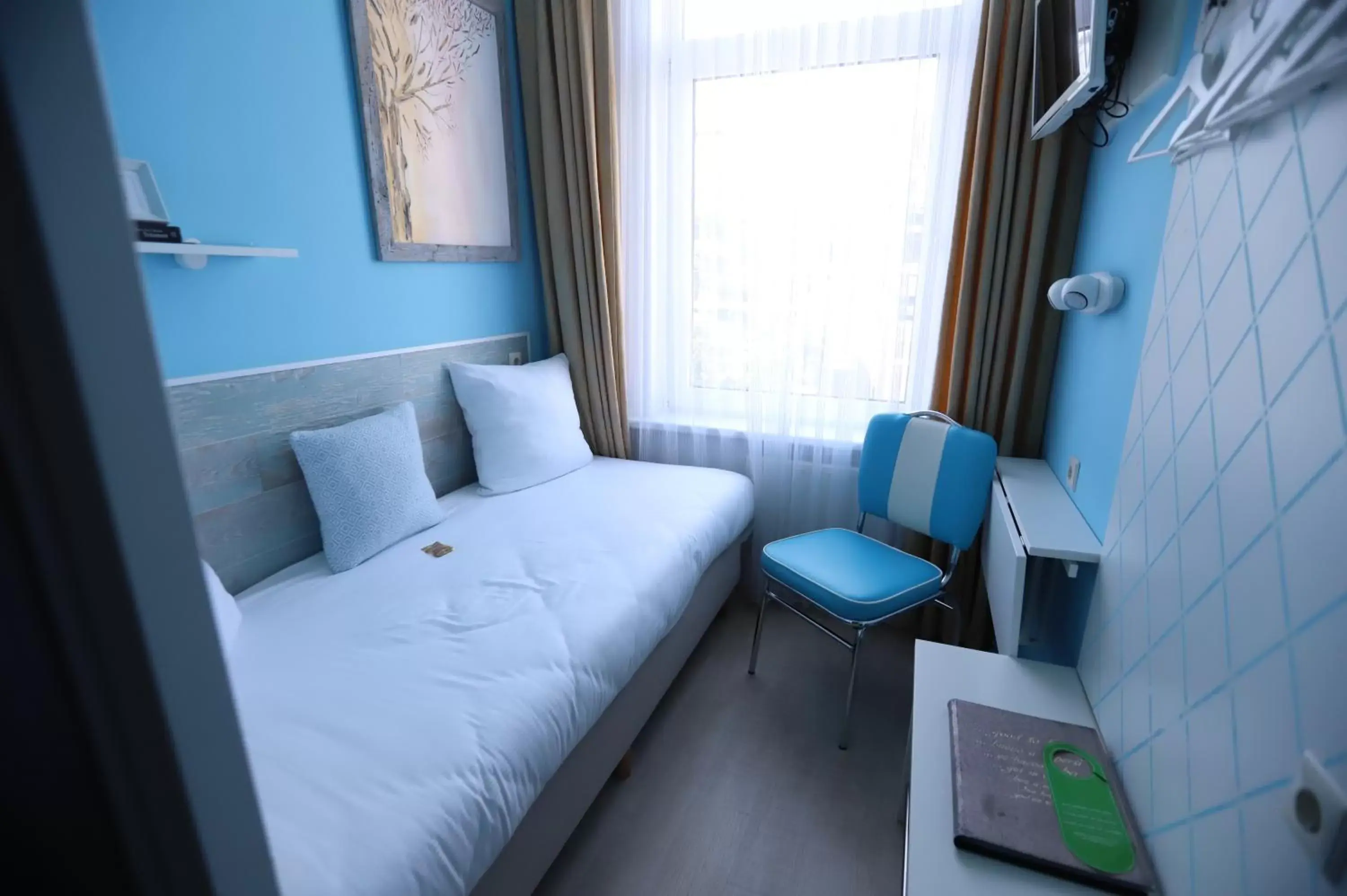 TV and multimedia, Bed in Jupiter Hotel