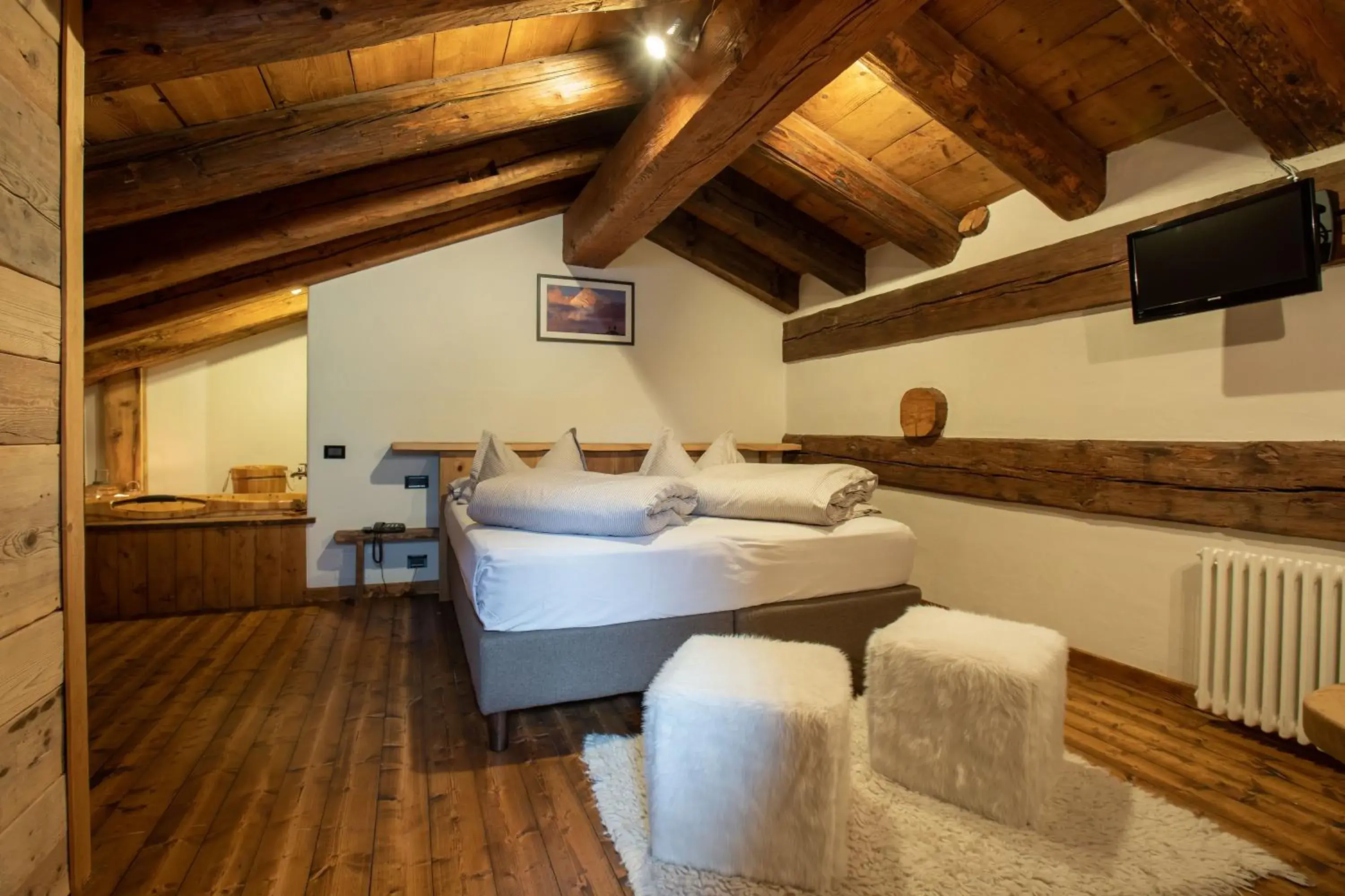Bed in Hotel Chalet Svizzero