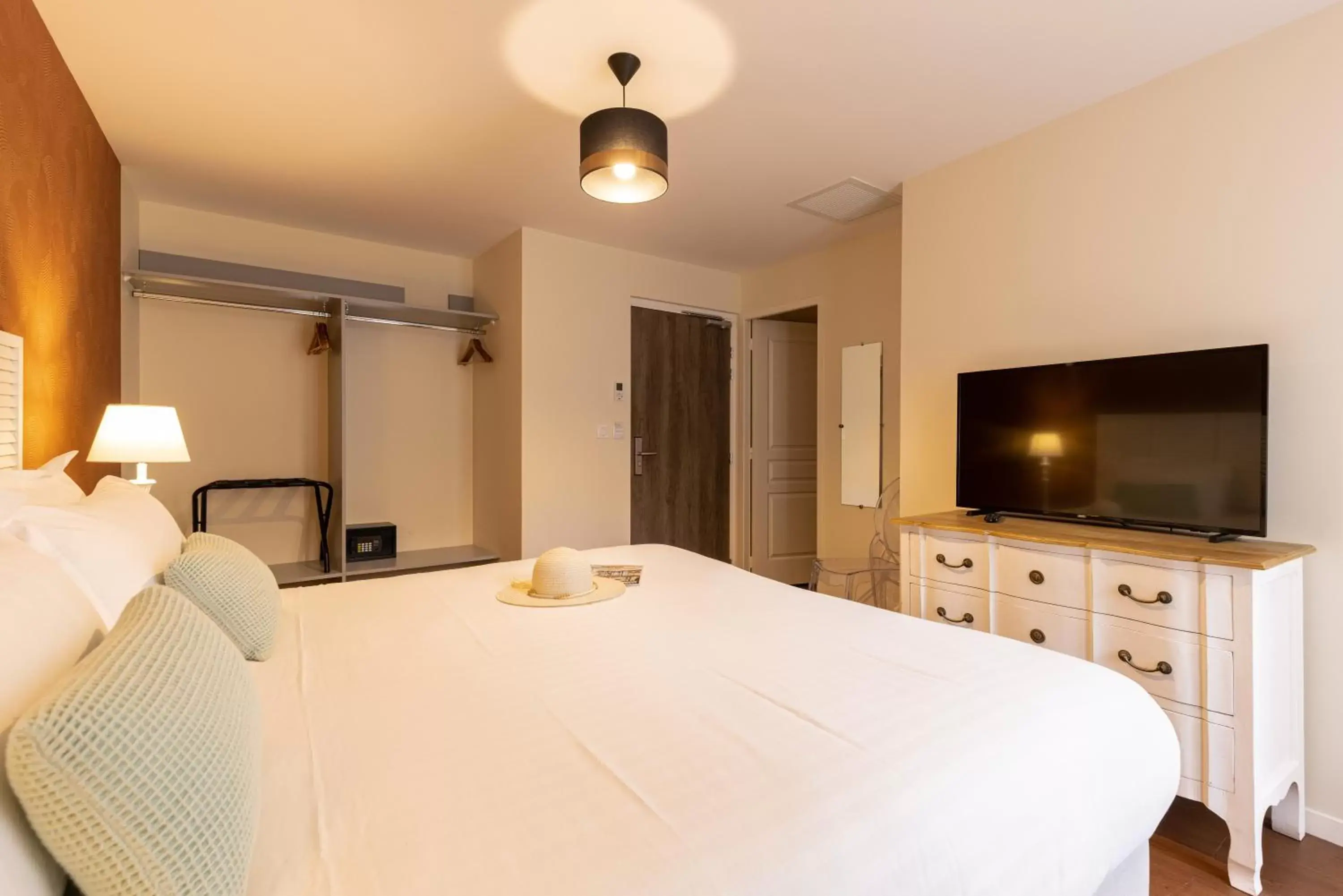 Bed in Hotel-Restaurant des Augustins - Cosy Places by CC - Proche Sarlat