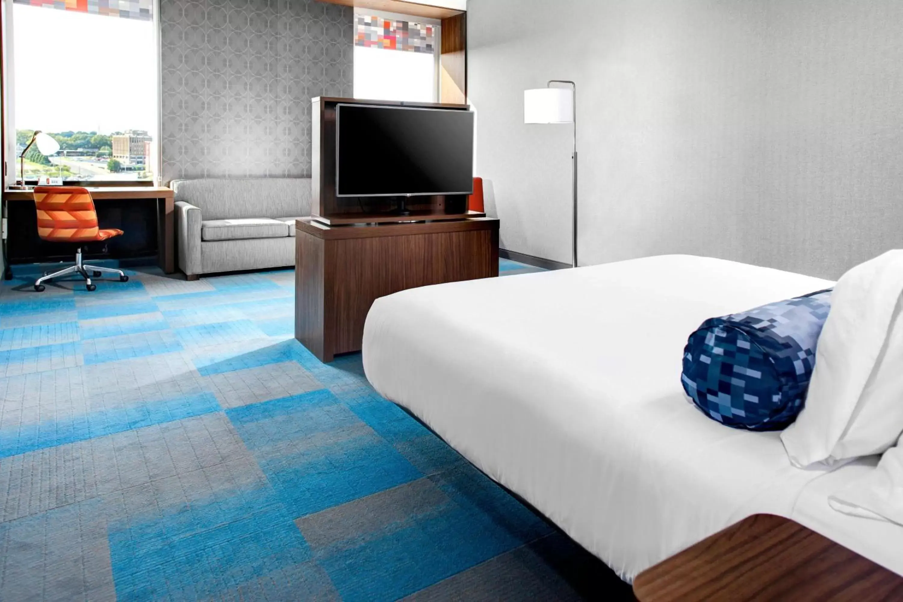 Photo of the whole room, Bed in Aloft Durham Downtown