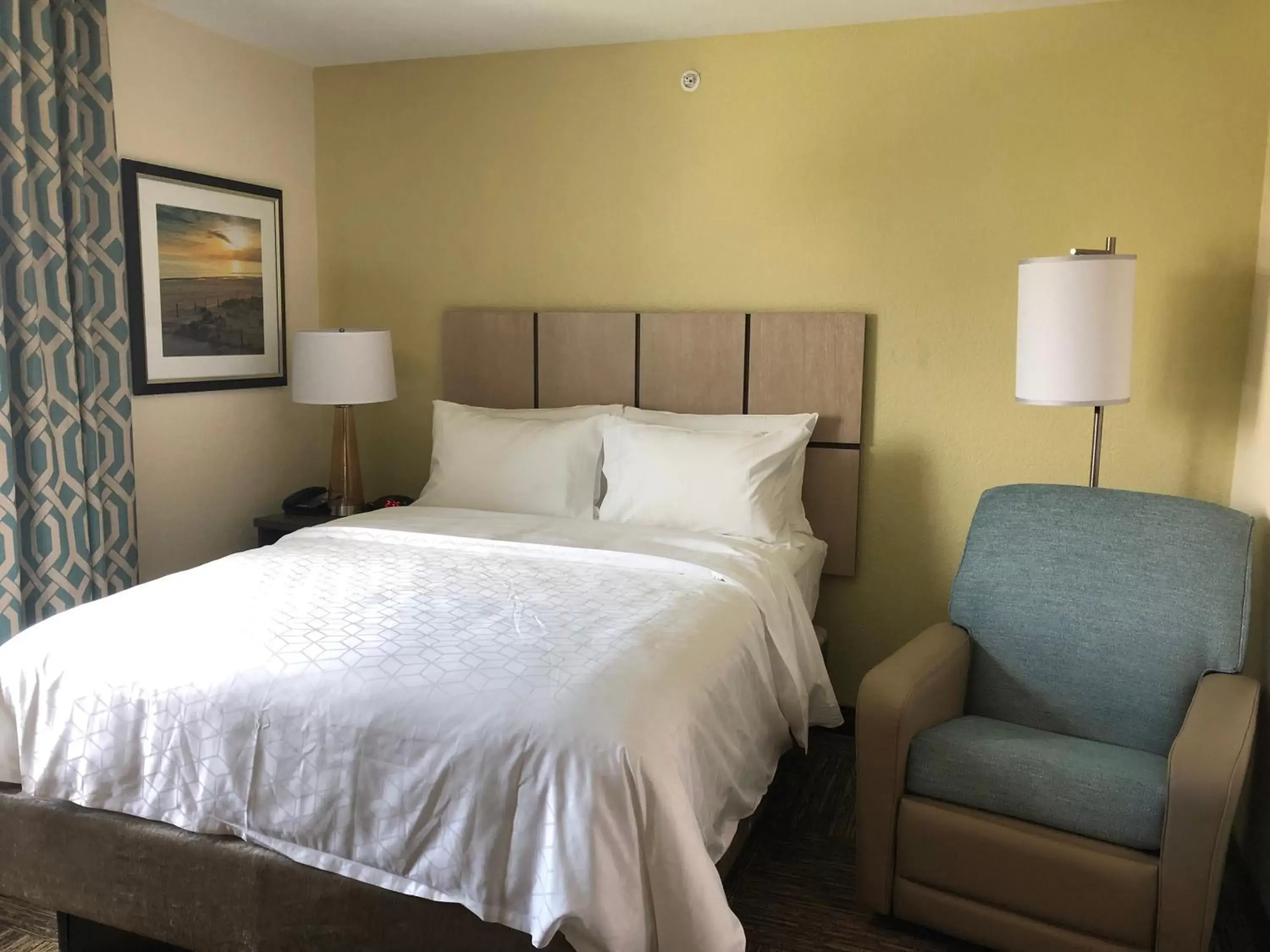 Bedroom, Bed in Candlewood Suites - Panama City Beach Pier Park, an IHG Hotel