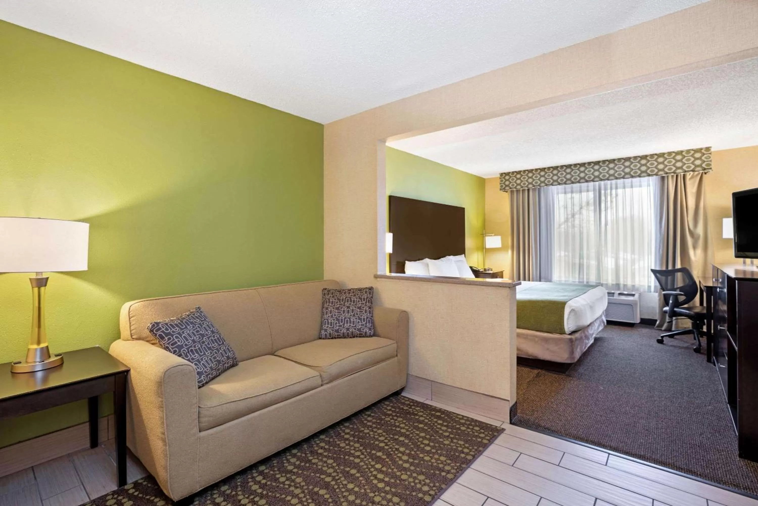 Photo of the whole room, Bed in La Quinta by Wyndham Boise Airport