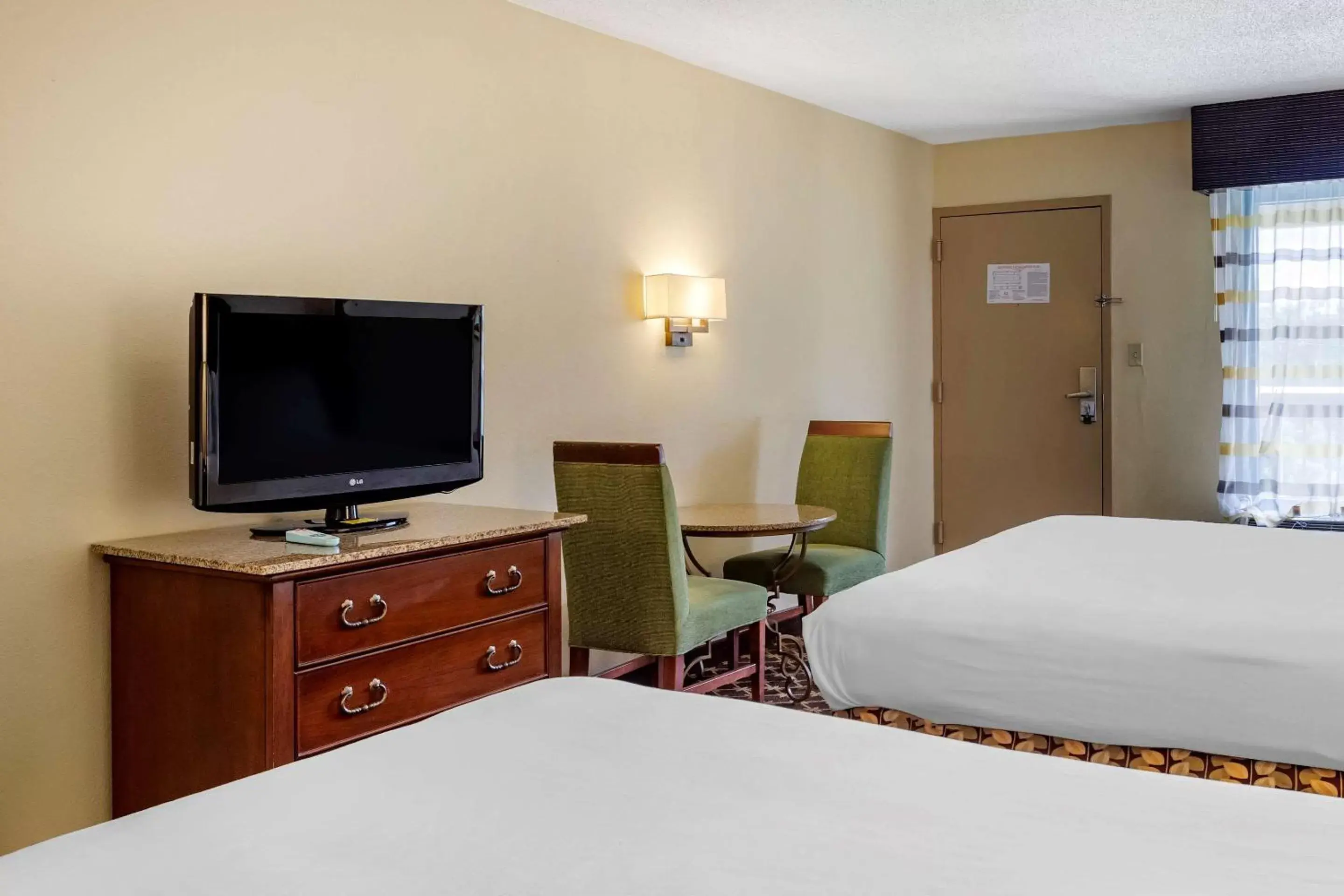 Photo of the whole room, Bed in Quality Inn Near the Island Pigeon Forge