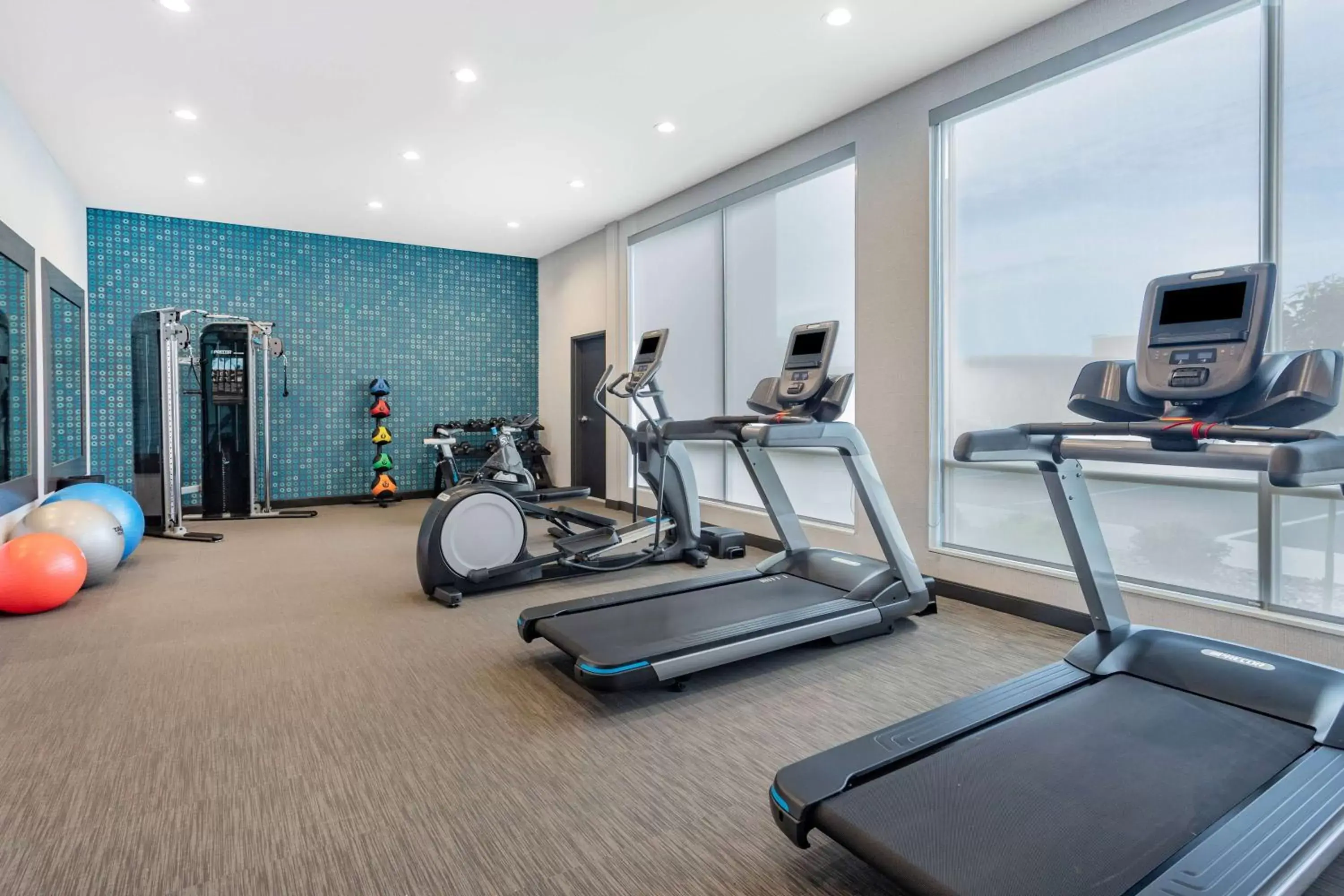 Fitness centre/facilities, Fitness Center/Facilities in La Quinta Inn & Suites by Wyndham South Bend near Notre Dame