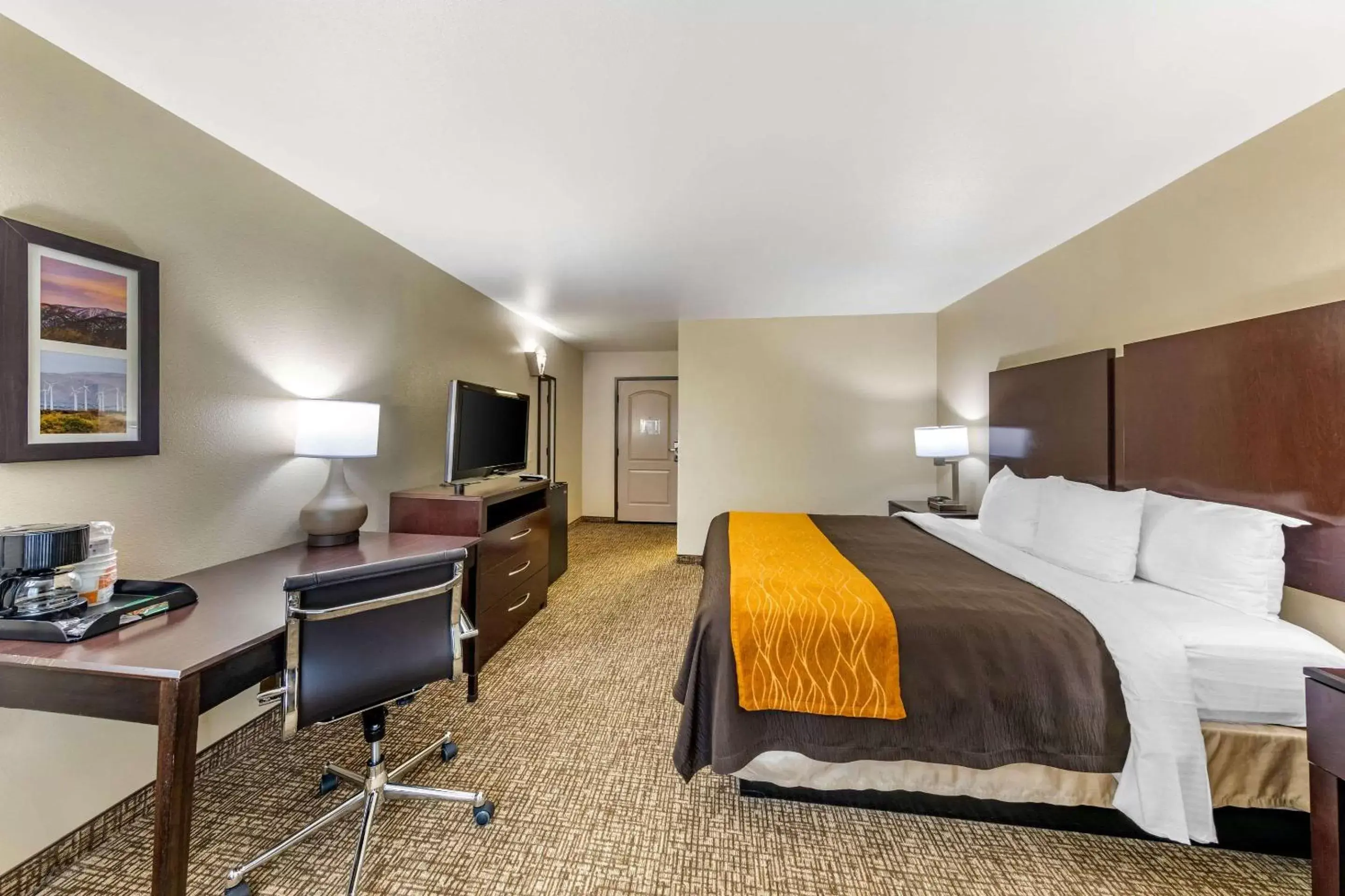 Bed in Comfort Inn and Suites Colton/San Bernardino