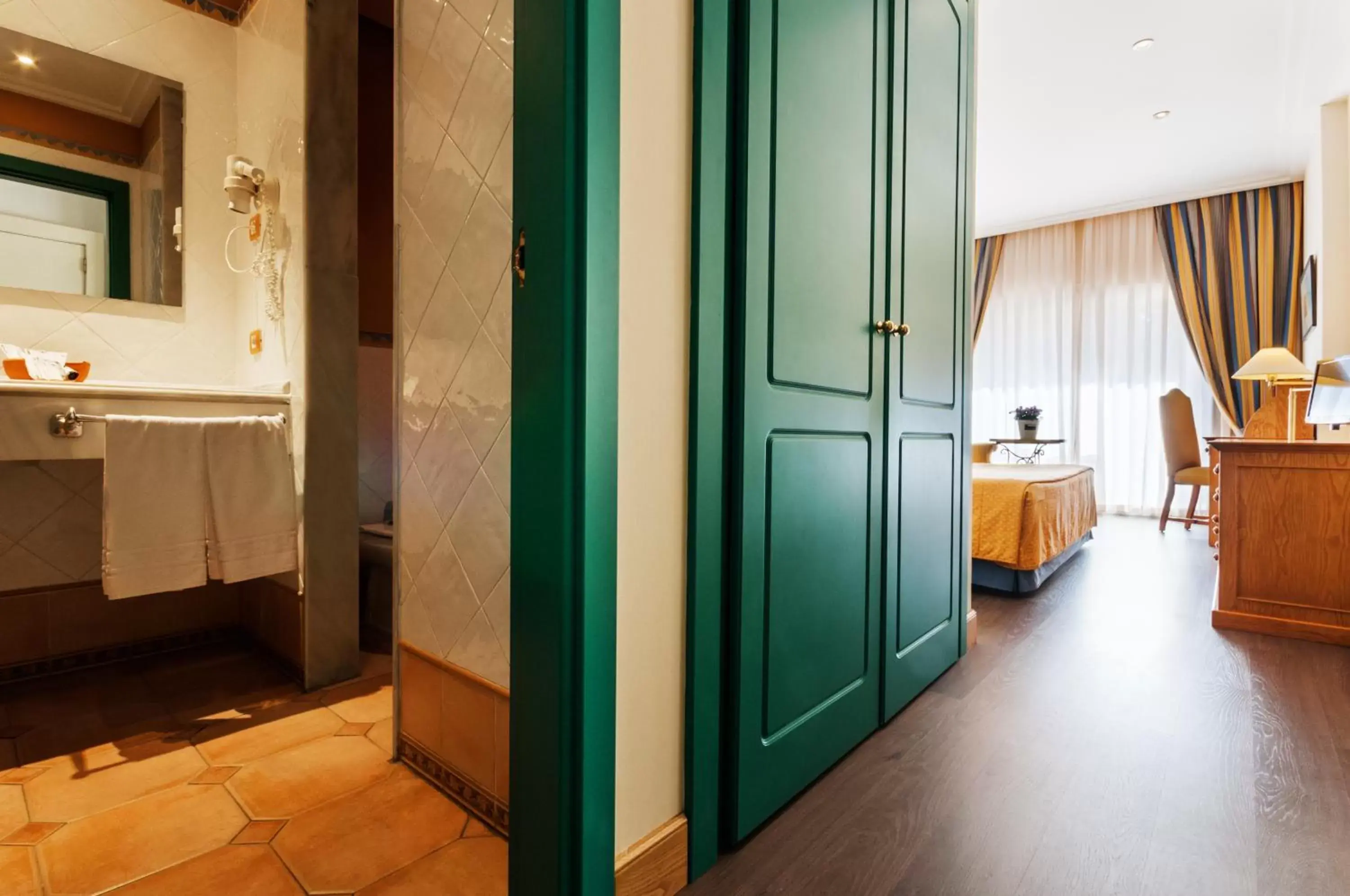 Photo of the whole room, Bathroom in Hotel Alicante Golf