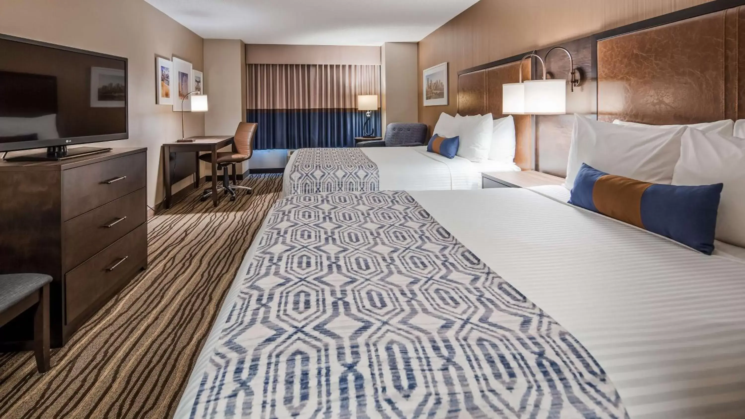 Photo of the whole room, Bed in Best Western PLUS Calgary Centre Inn Photo of the whole room, Bed in Best Western PLUS Calgary Centre Inn
