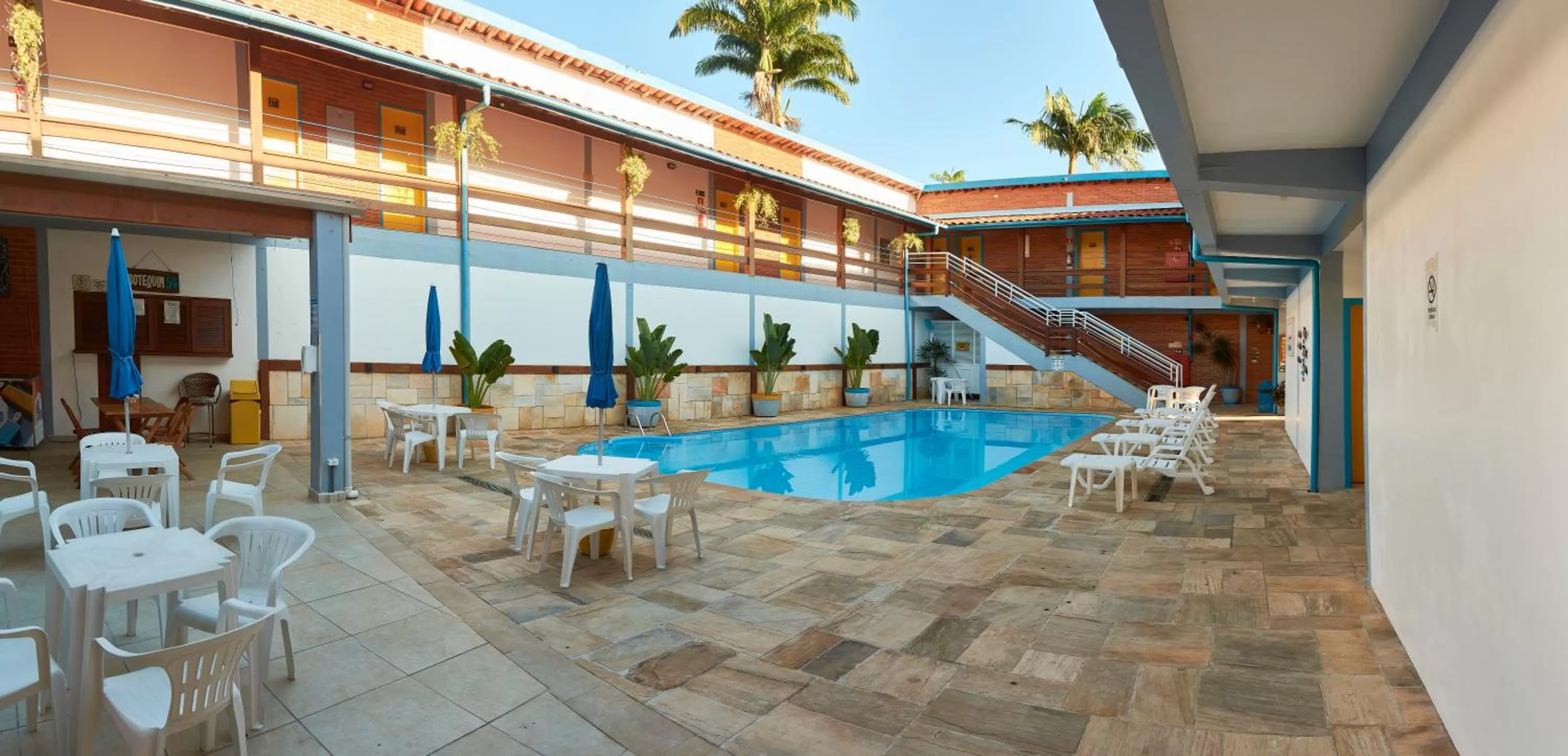 Swimming pool in Hotel e Pousada Pouso54