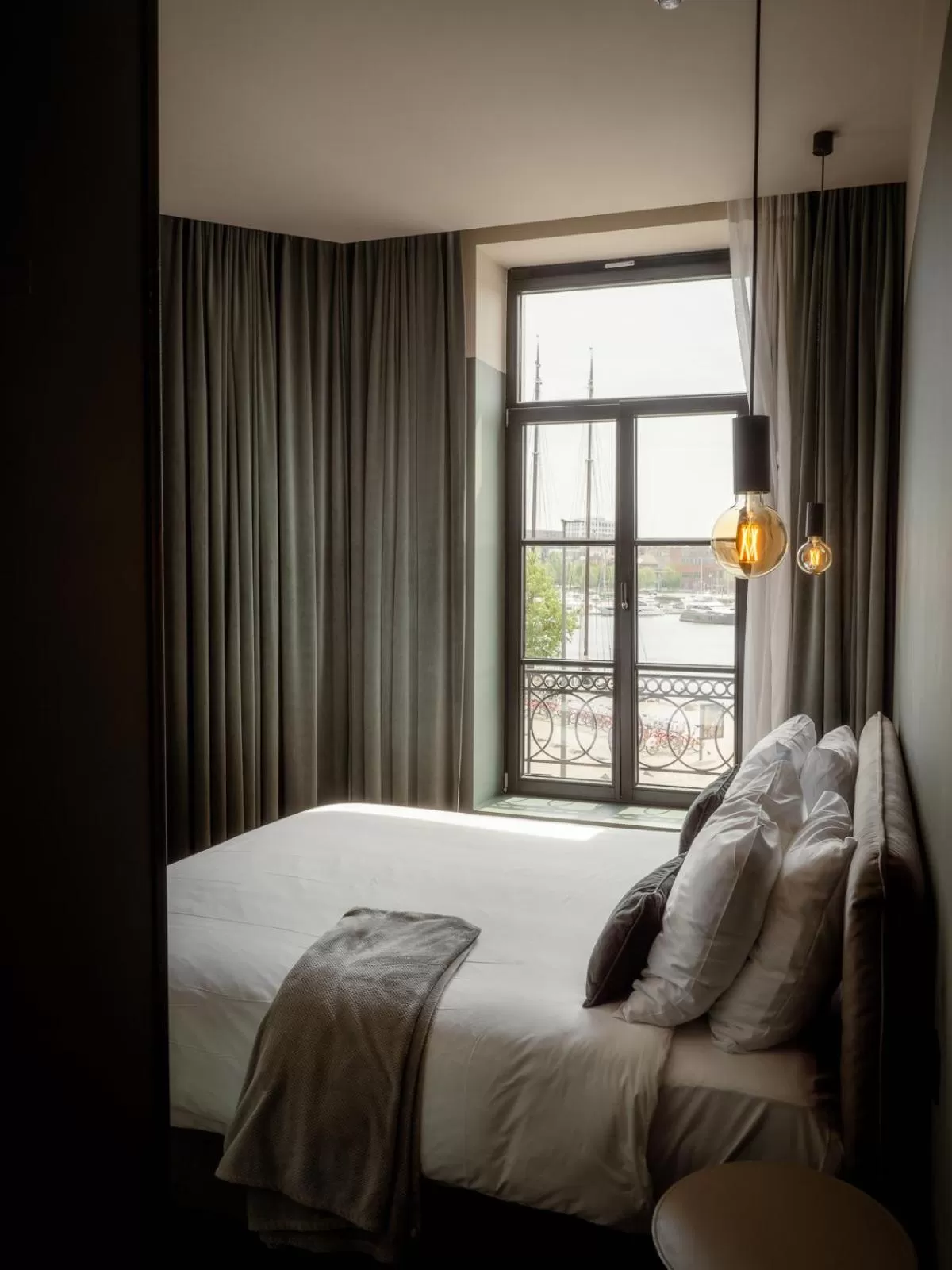 Bathroom, Bed in U Eat & Sleep Antwerp