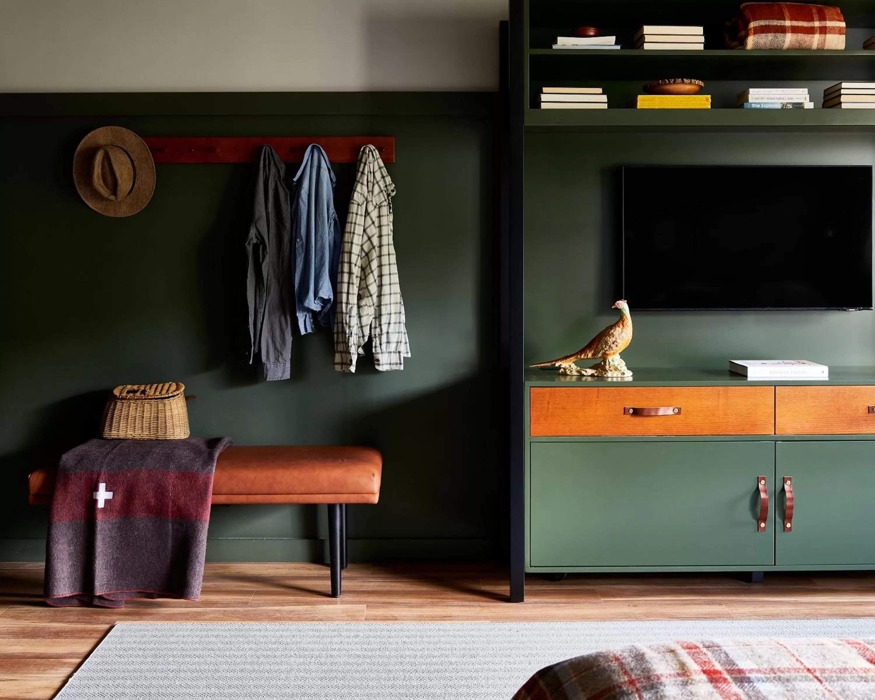 TV and multimedia in Hunter Lodge, a Bluebird by Lark