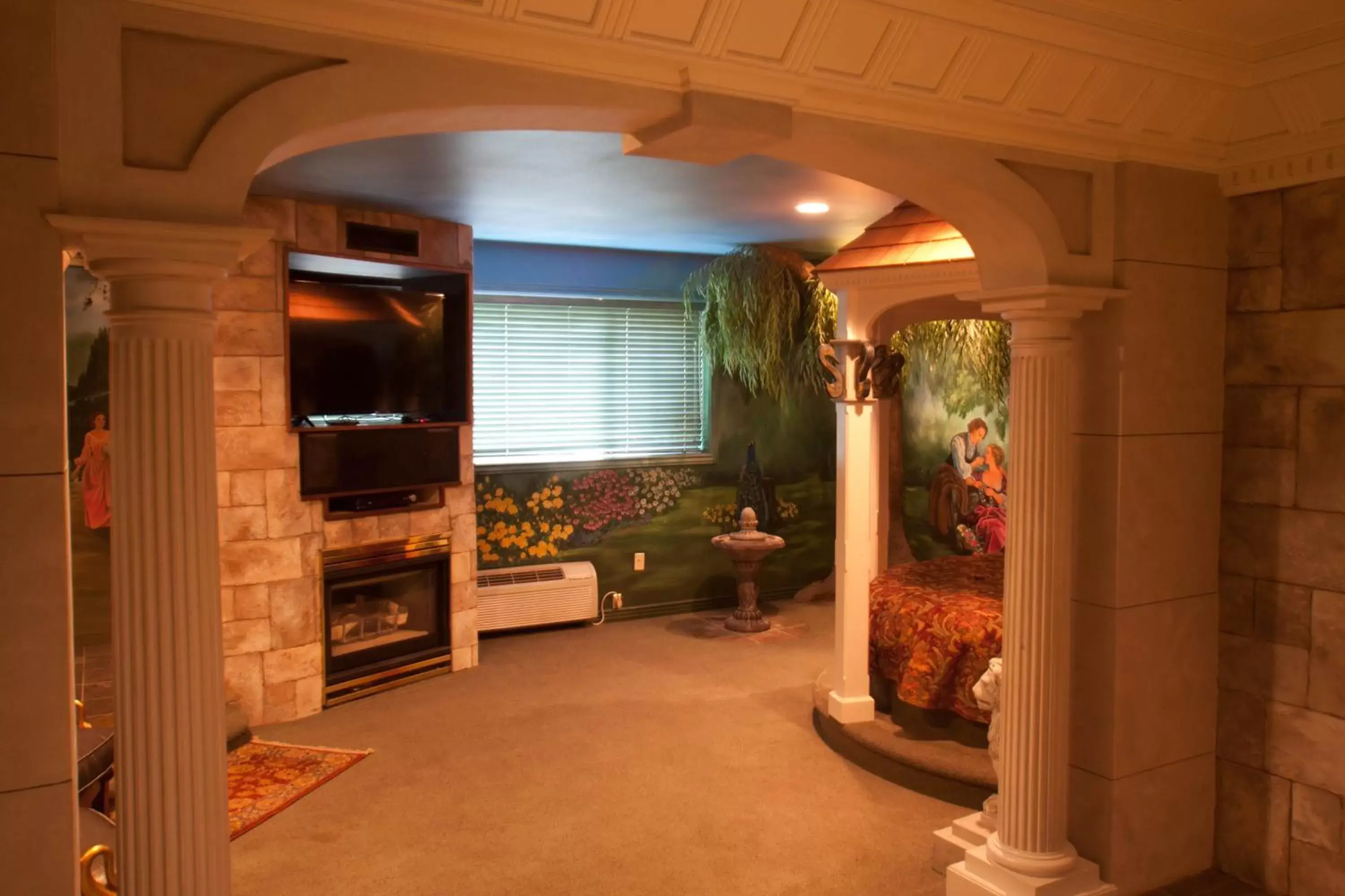 Kitchen/Kitchenette in Black Swan Inn Luxurious Theme Rooms