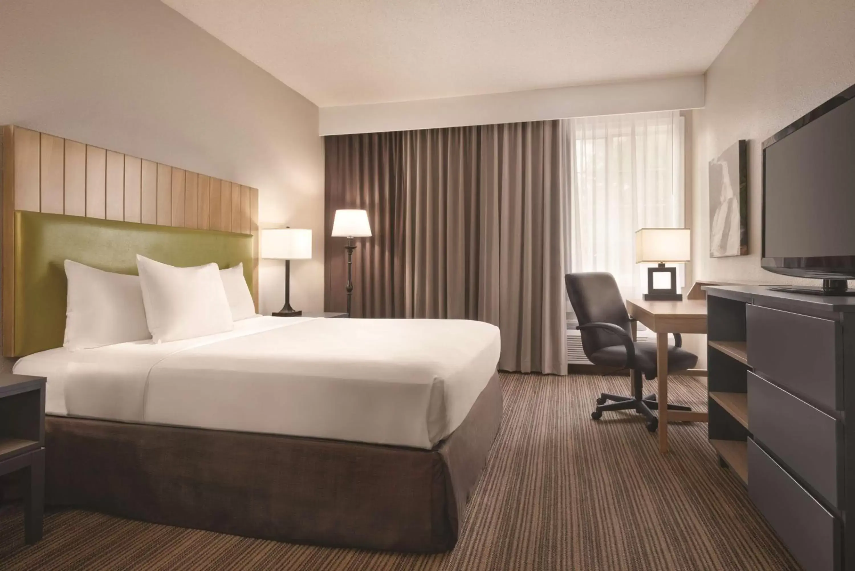 Photo of the whole room, Bed in Country Inn & Suites by Radisson, Eagan, MN