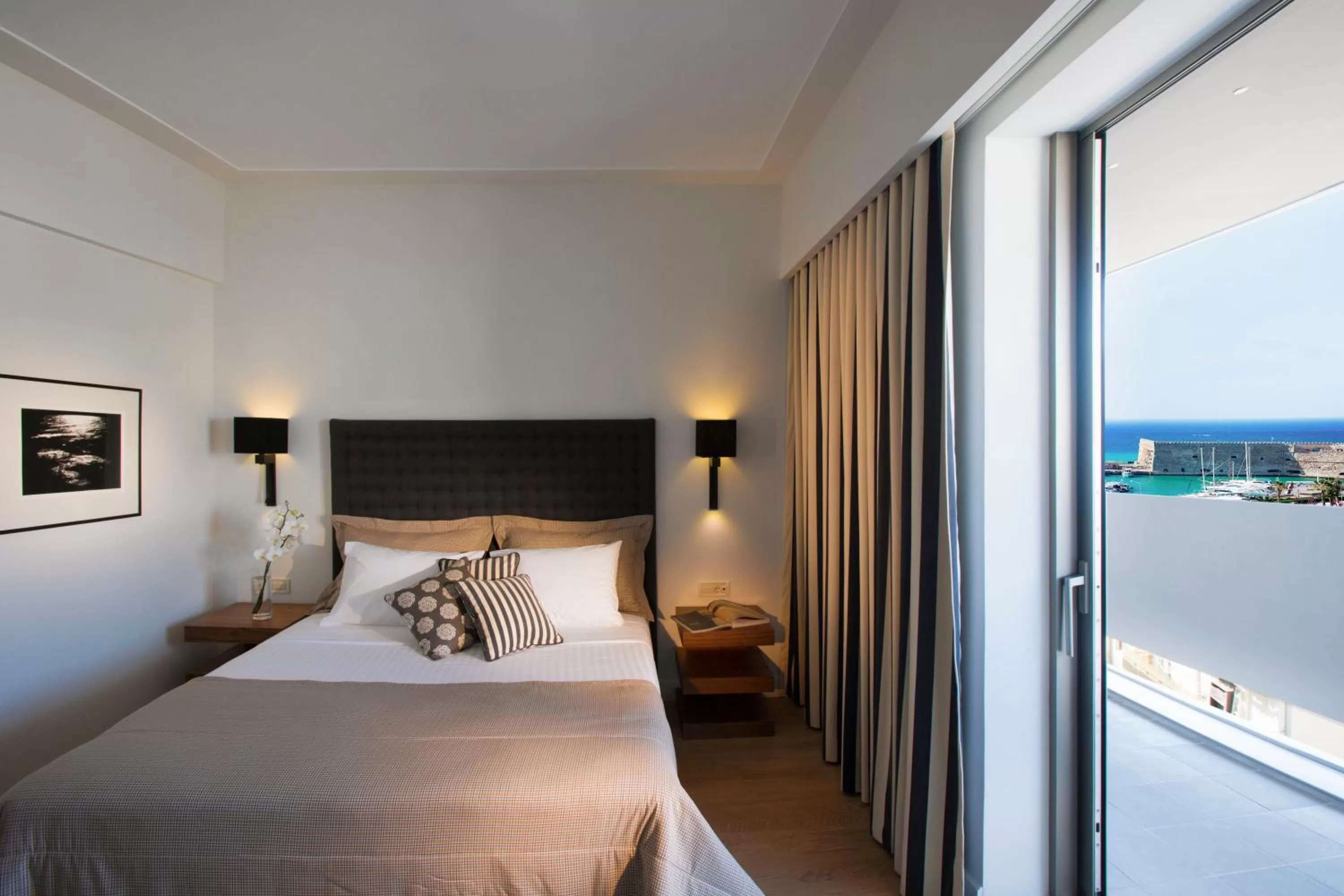 Balcony/Terrace, Bed in Aquila Atlantis Hotel