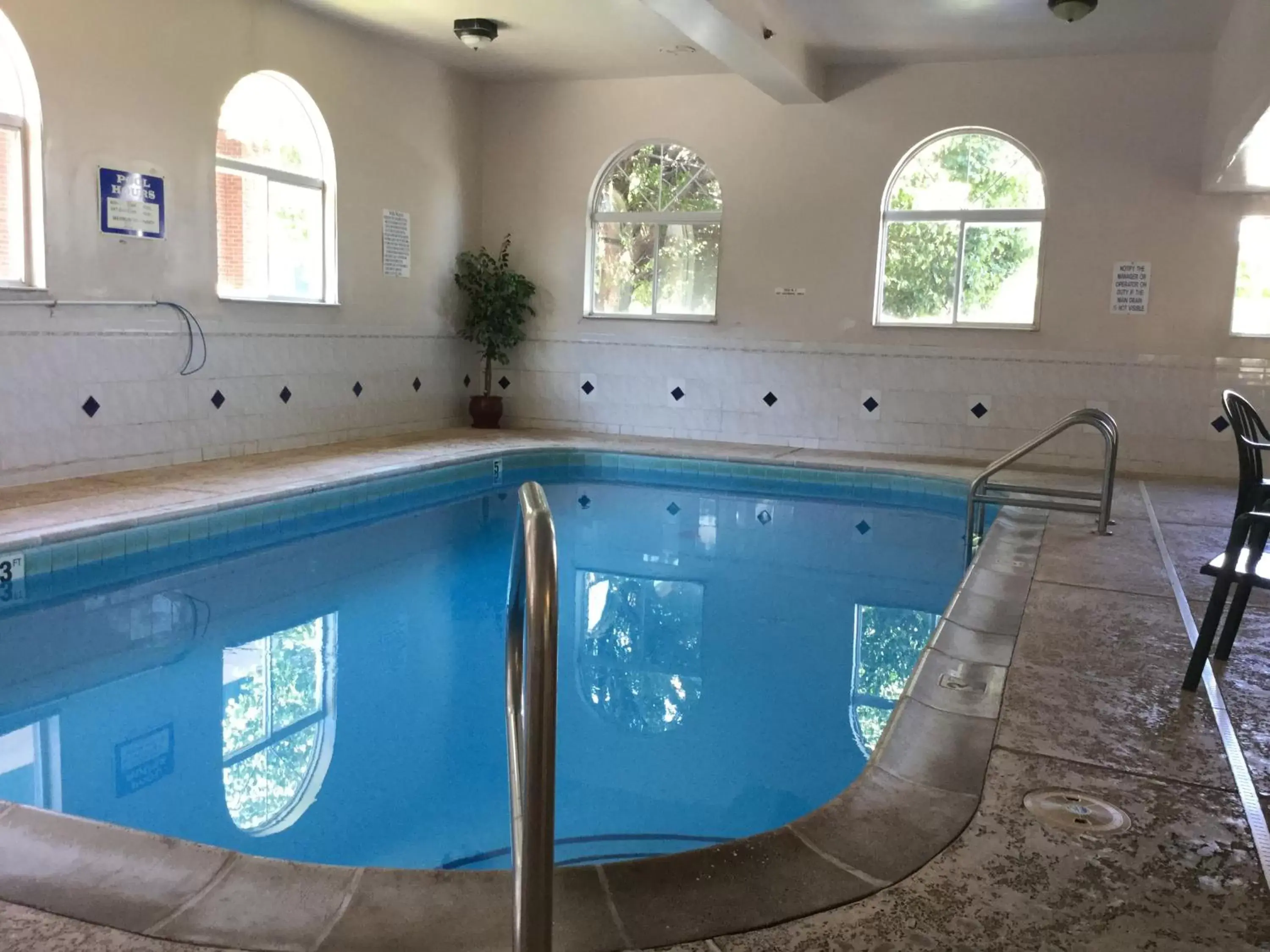 Swimming Pool in Americas Best Value Inn and Suites Saint Charles
