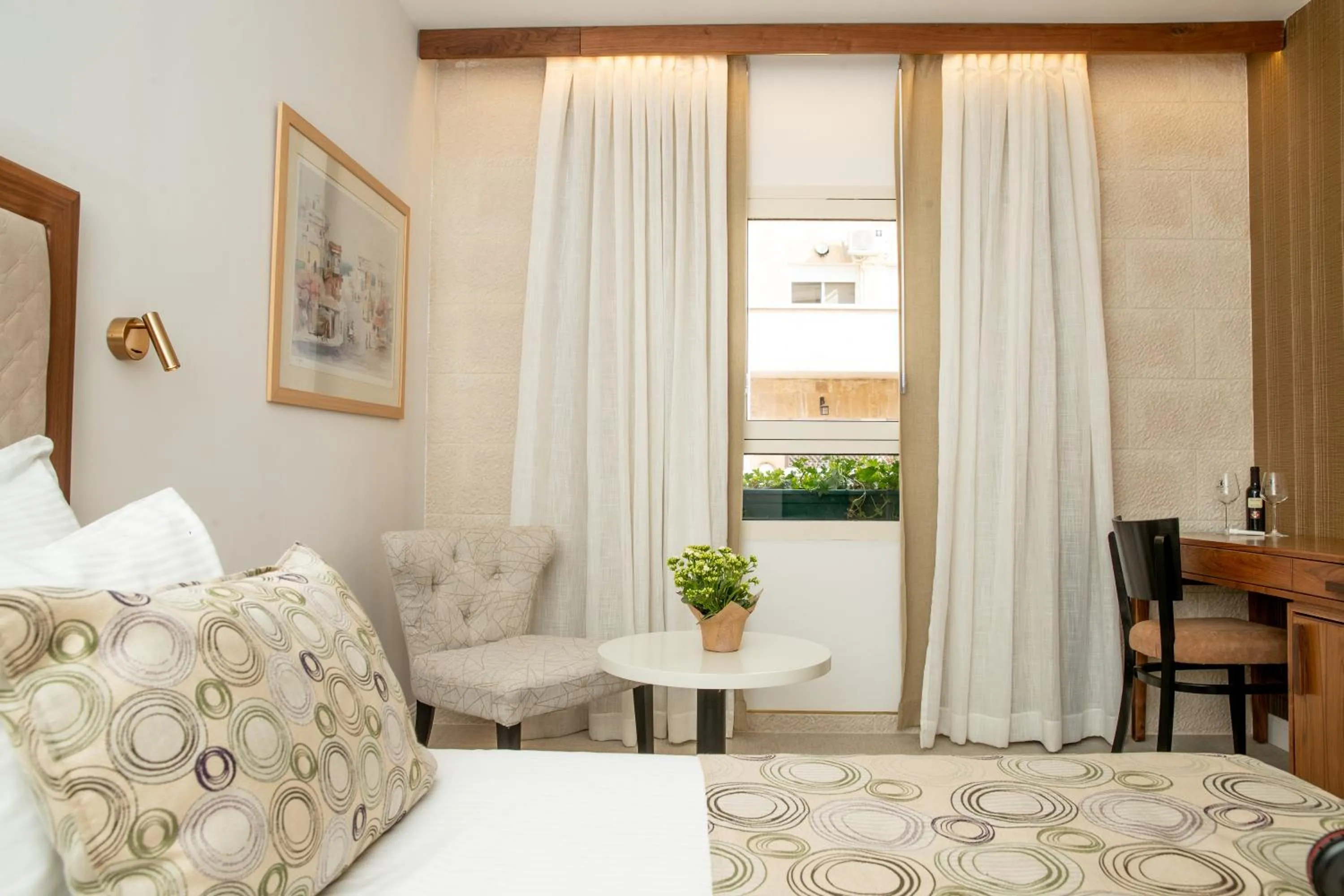 Seating area, Bed in Montefiore Hotel By Smart Hotels