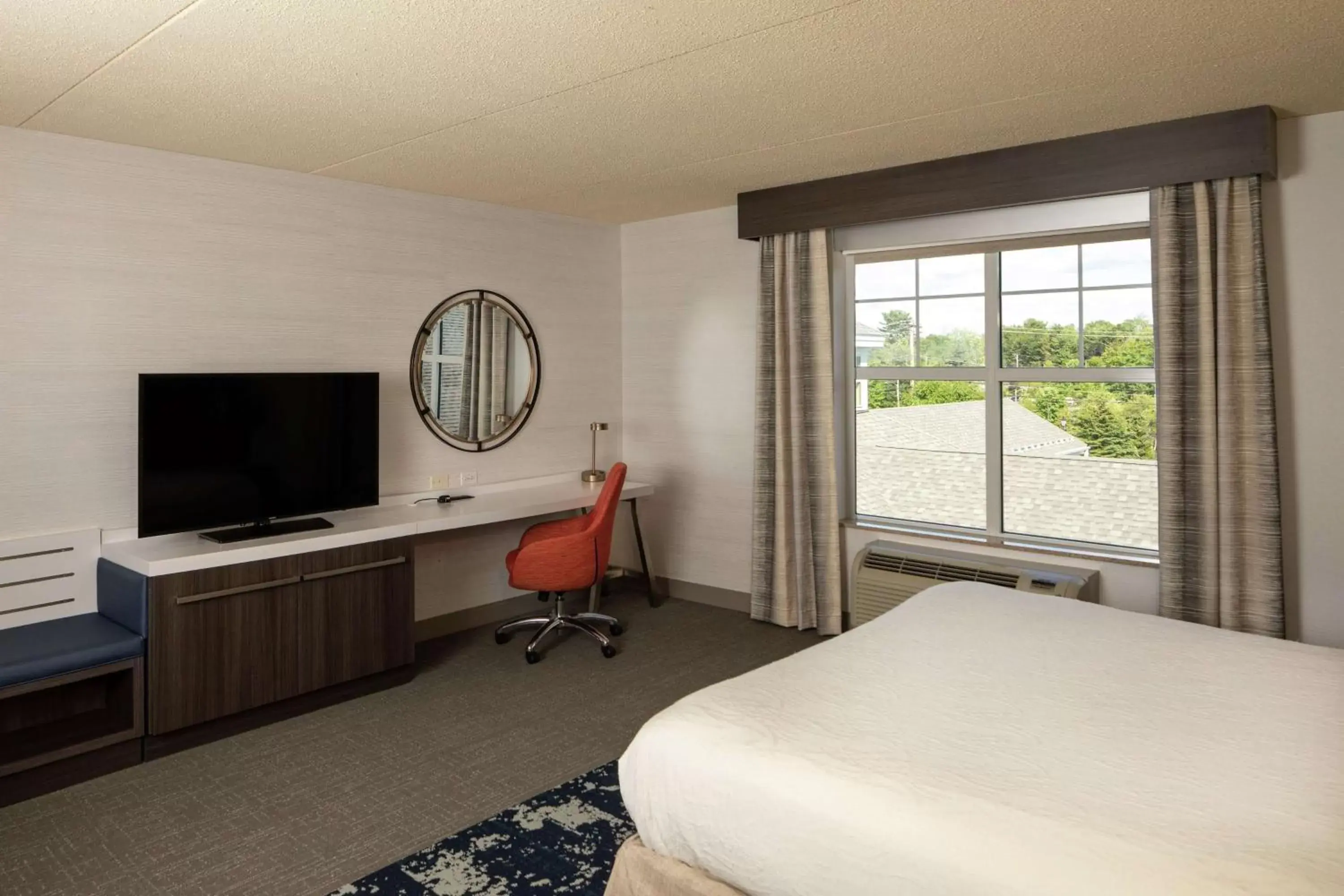 Bedroom, Bed in Hilton Garden Inn Freeport Downtown