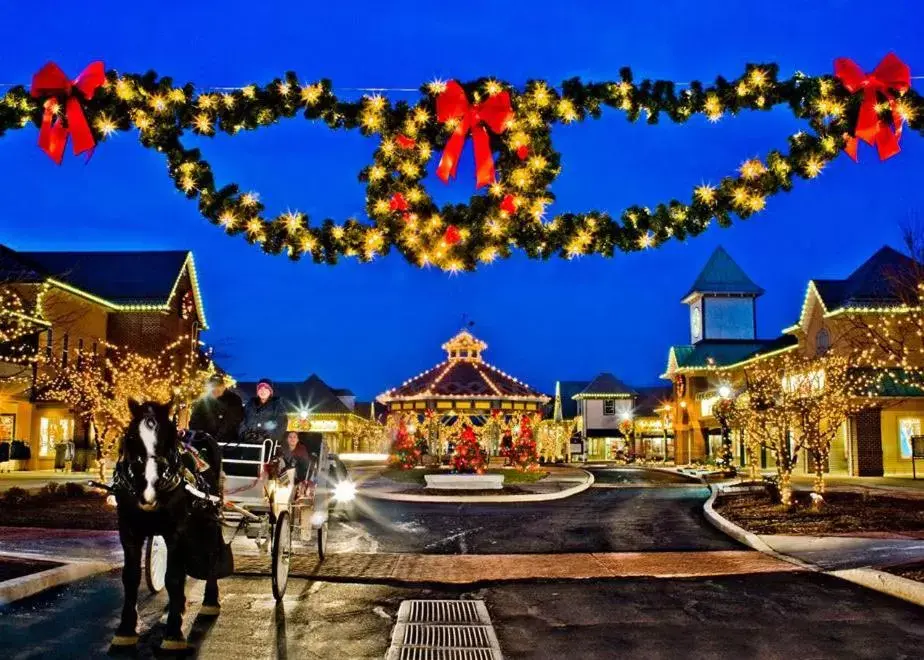 Shopping Area in Country Inn & Suites by Radisson, Gettysburg, PA