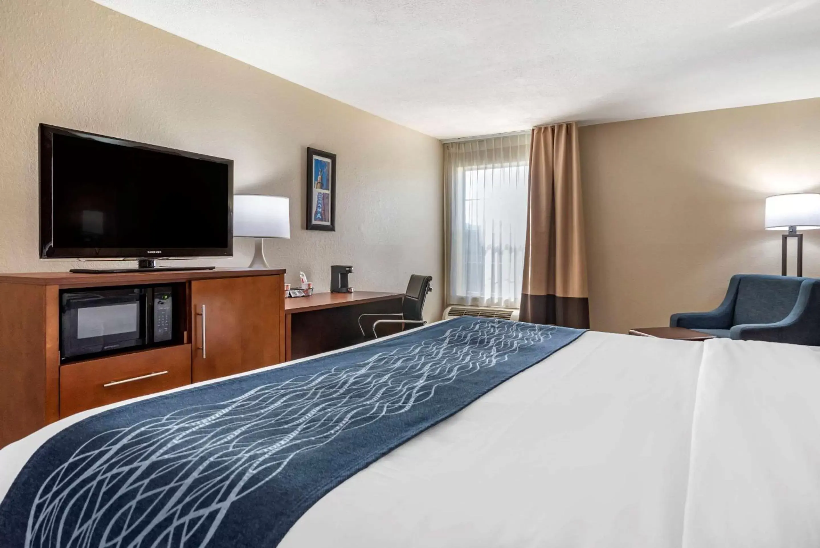 Photo of the whole room, Bed in Comfort Inn Airport