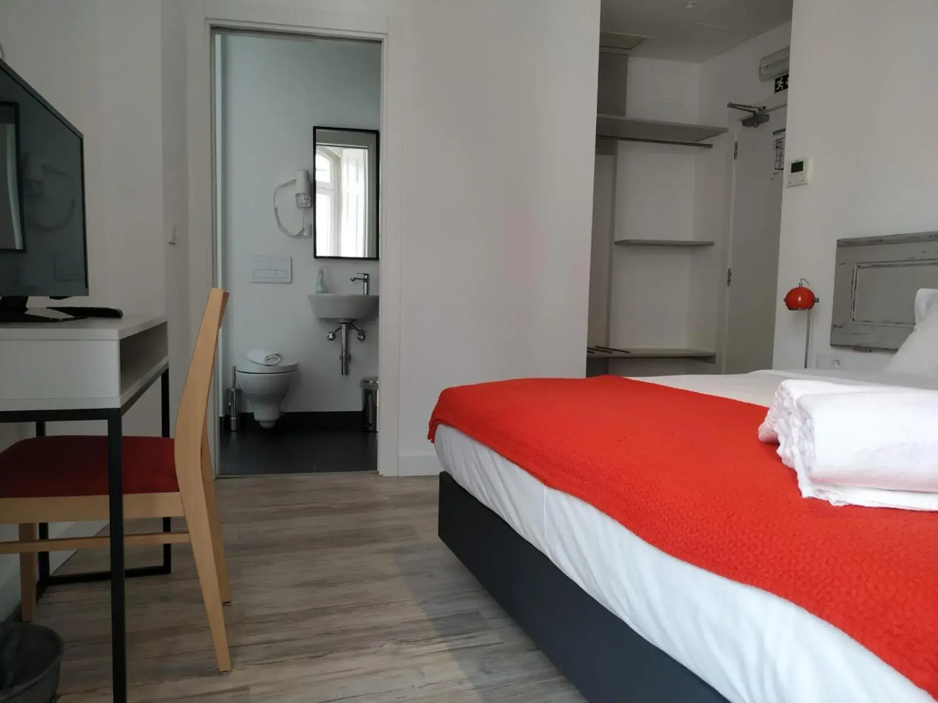 Double Room with Private Bathroom in Be Lisbon Hostel Intendente Double Room with Private Bathroom in Be Lisbon Hostel Intendente