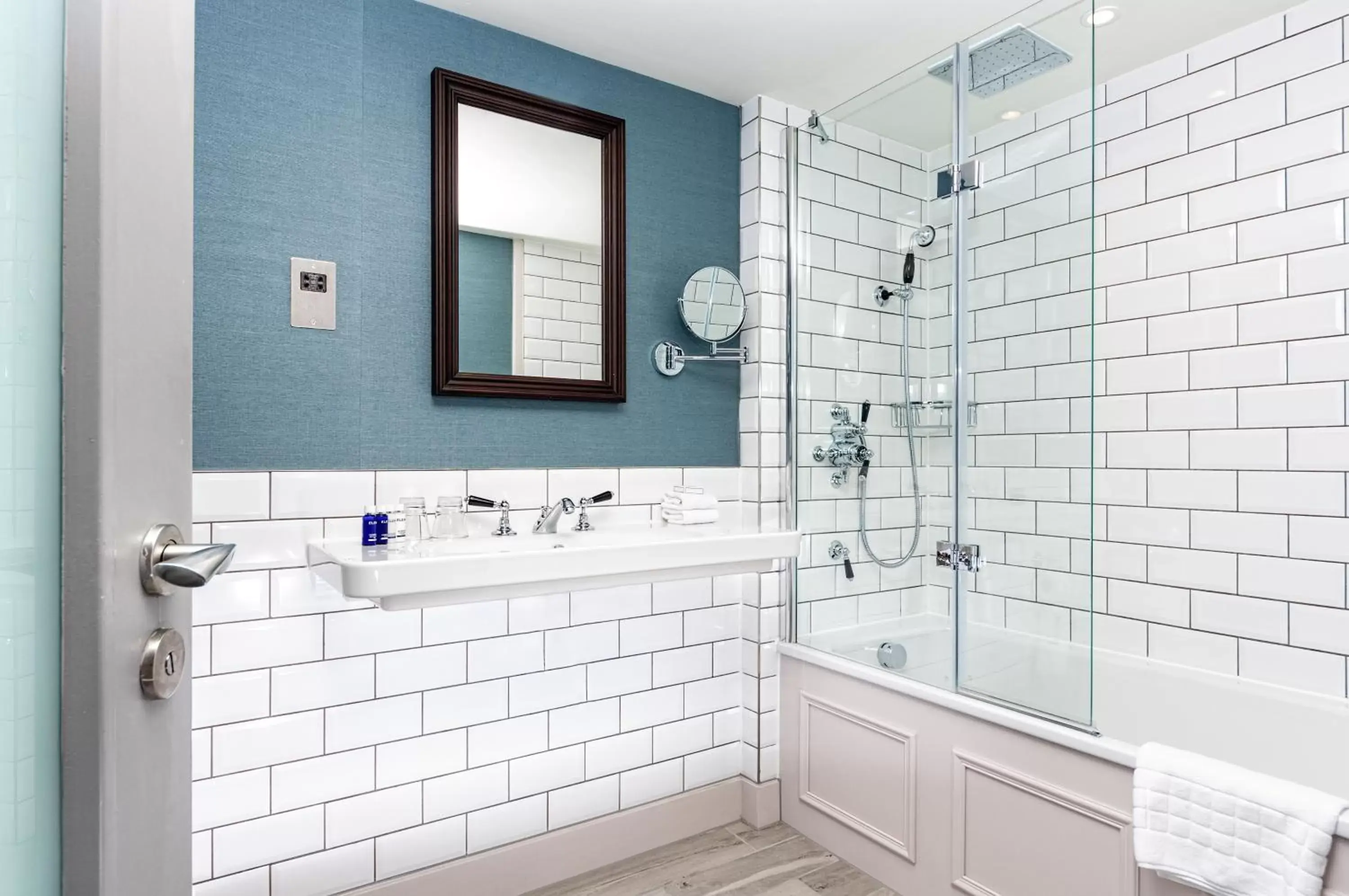 Shower, Bathroom in InterContinental Hotels - Edinburgh The George, an IHG Hotel