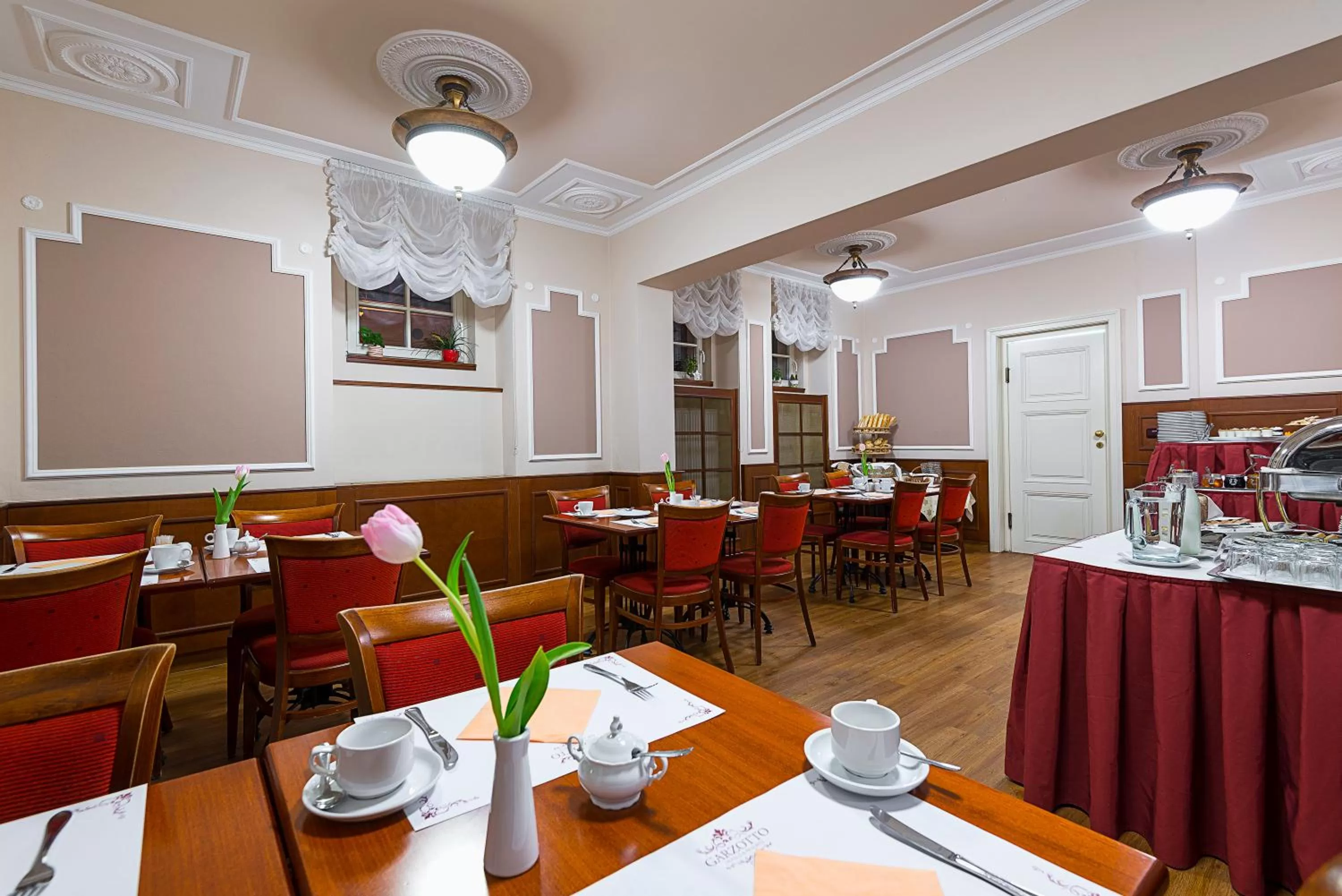 Restaurant/places to eat in Residence Romanza