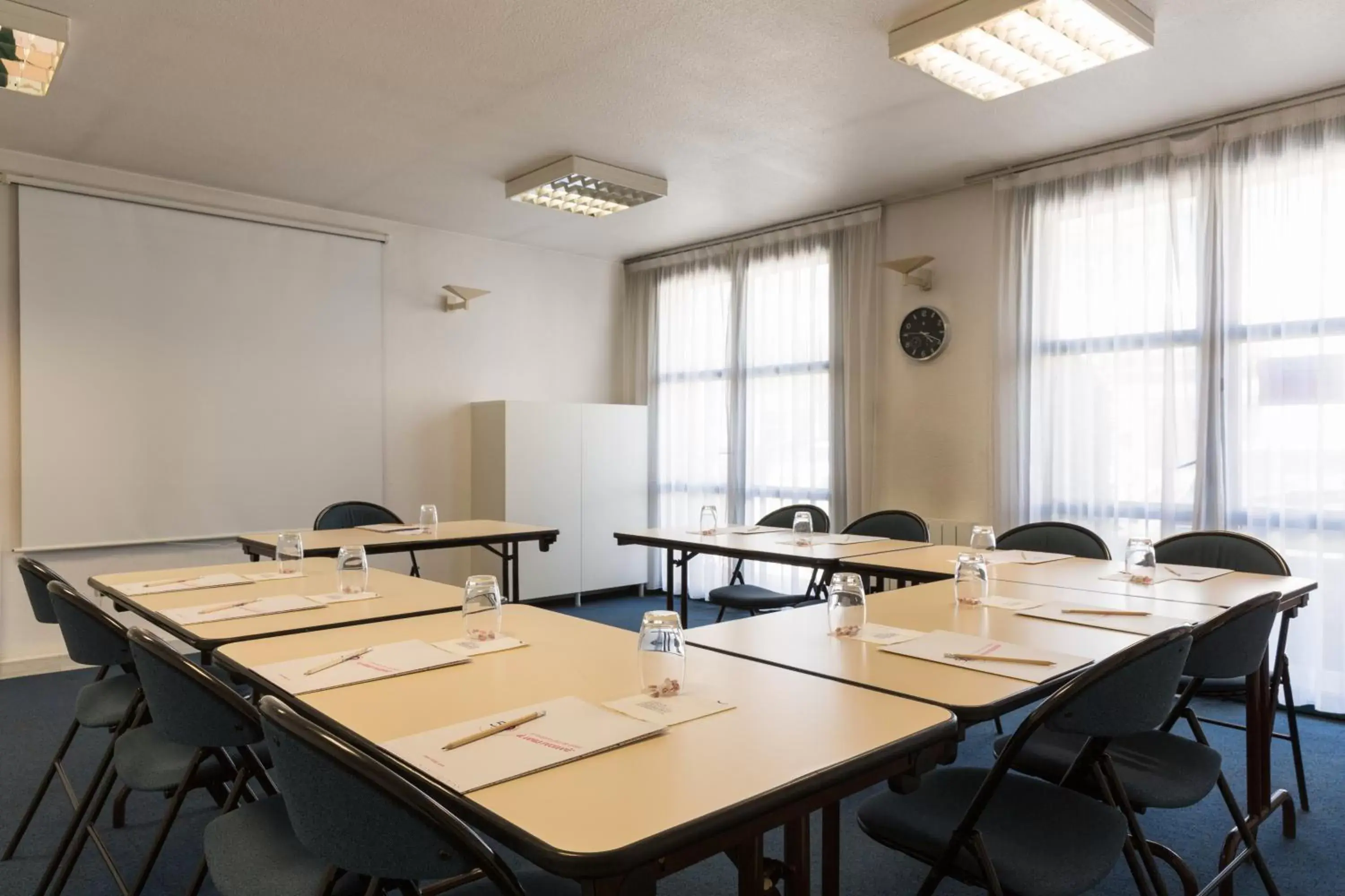 Meeting/conference room in The Originals City, Hôtel Annecy Aéroport (Inter-Hotel)