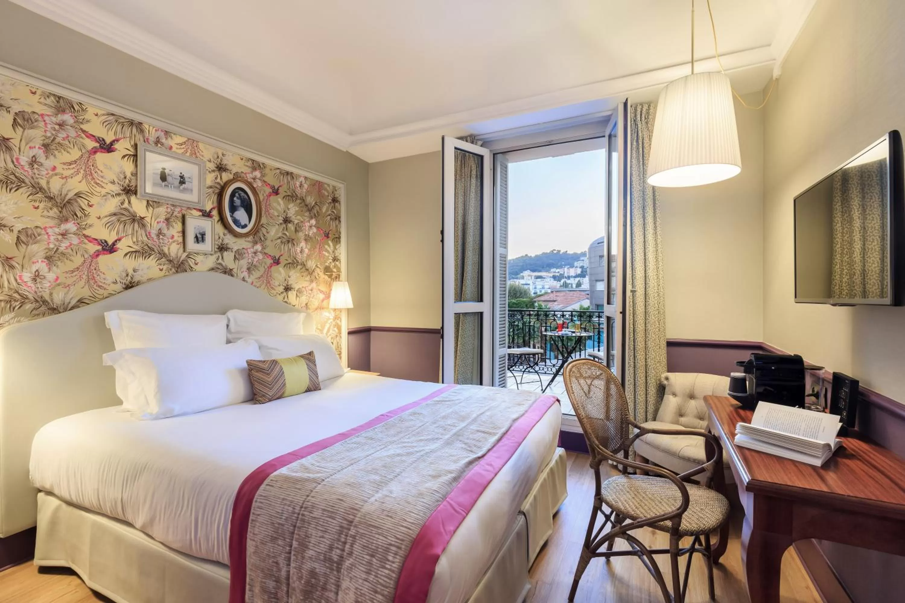 Bed in Villa Otero by Happyculture