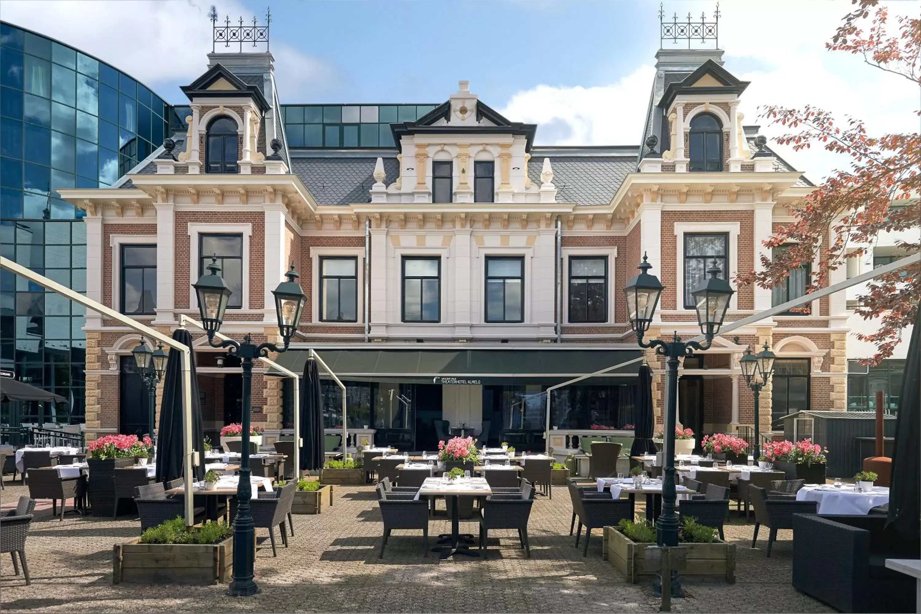 Garden view, Restaurant/Places to Eat in Van der Valk Theaterhotel Almelo