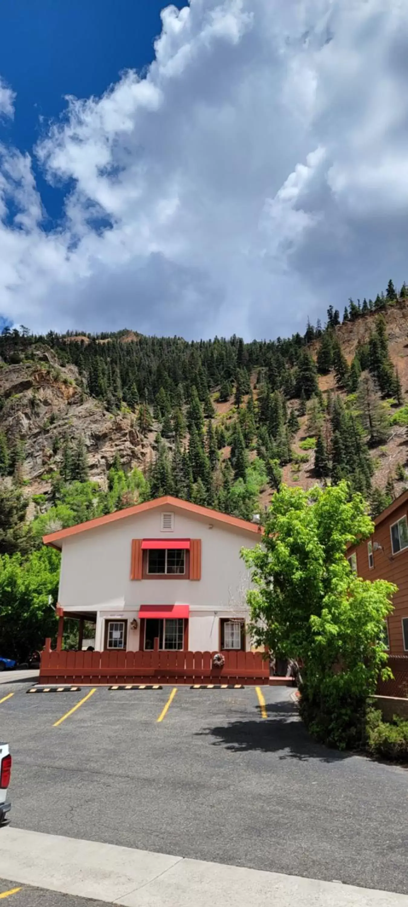 Property Building in Hot Springs Inn