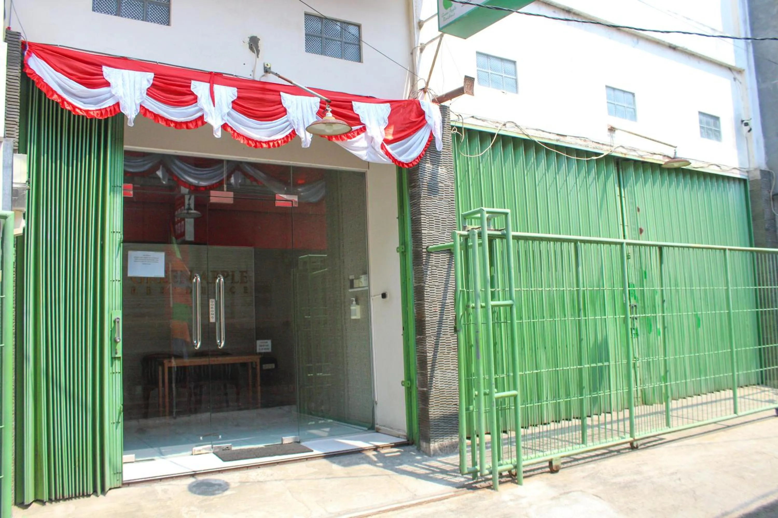 Green Apple Residence near Sarinah Mitra RedDoorz