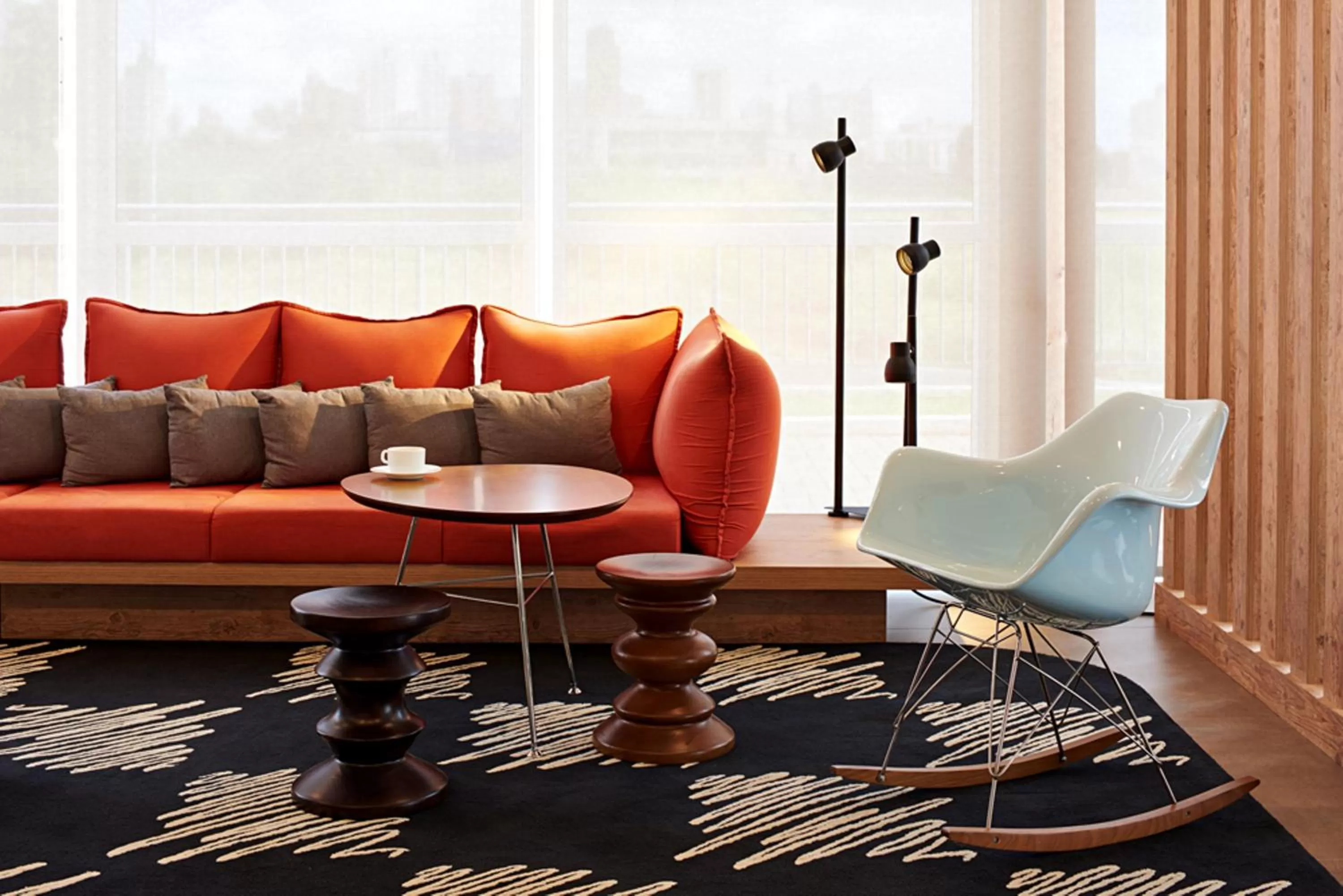 Communal lounge/ TV room in ibis Londrina Shopping