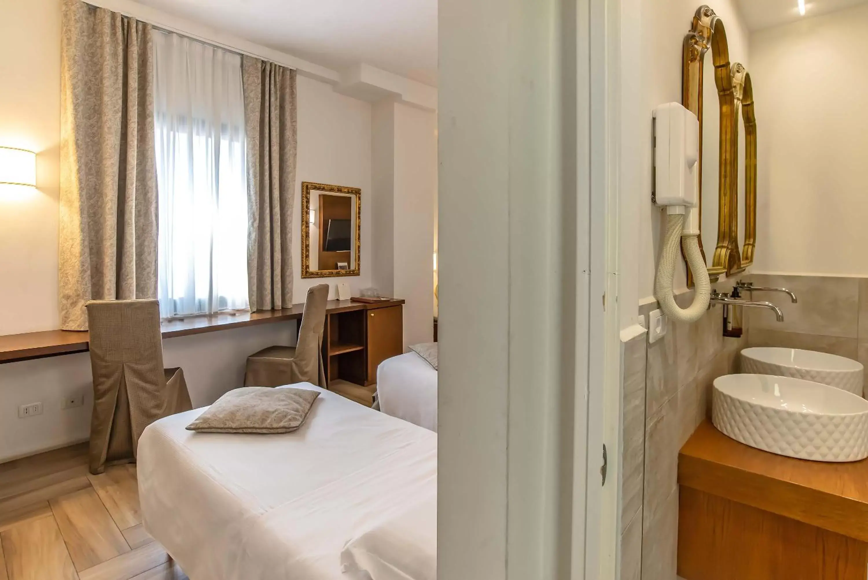 Bedroom, Bathroom in Hotel Machiavelli Palace