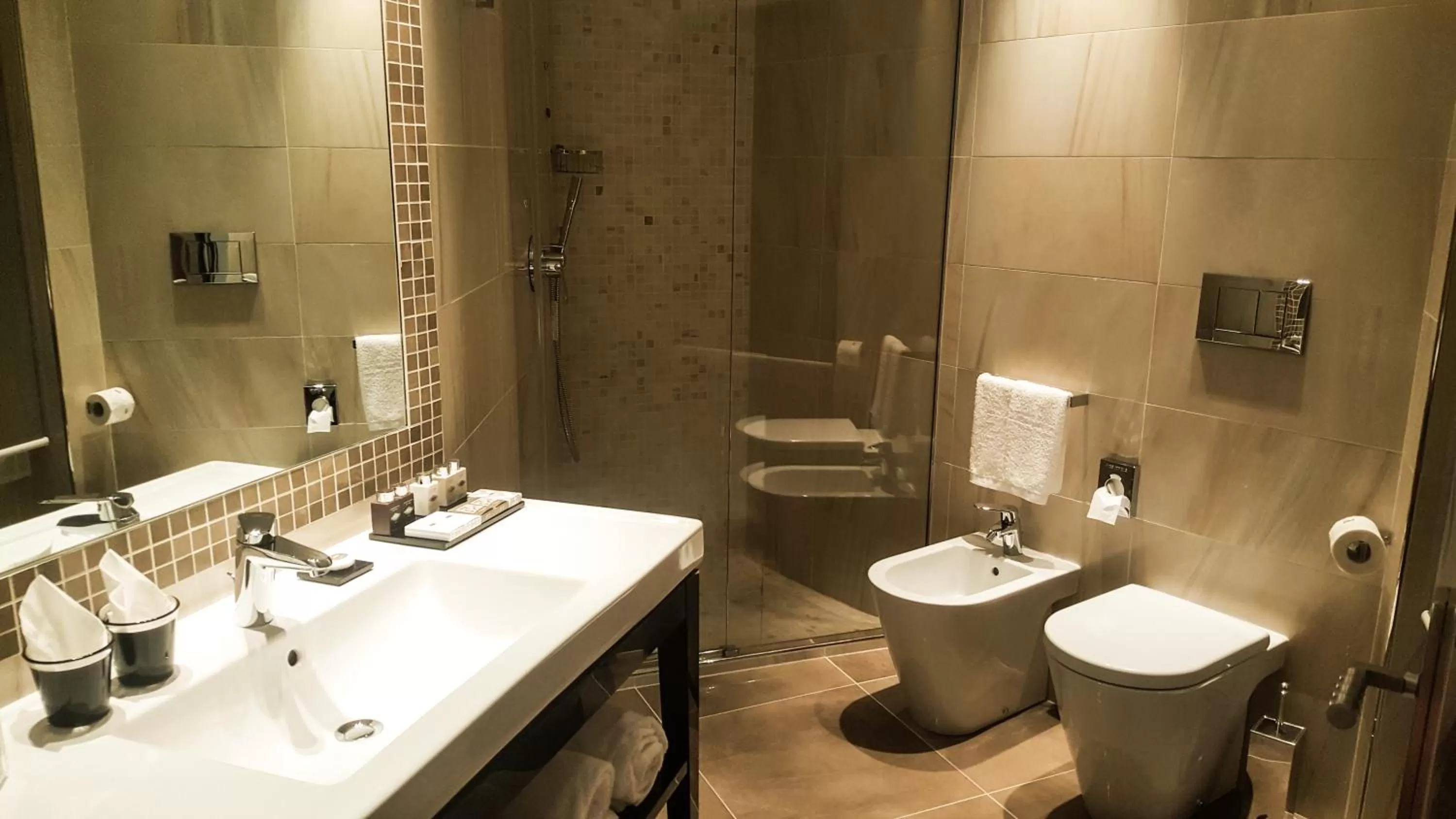 Bathroom in Harry's Bar Trevi Hotel & Restaurant