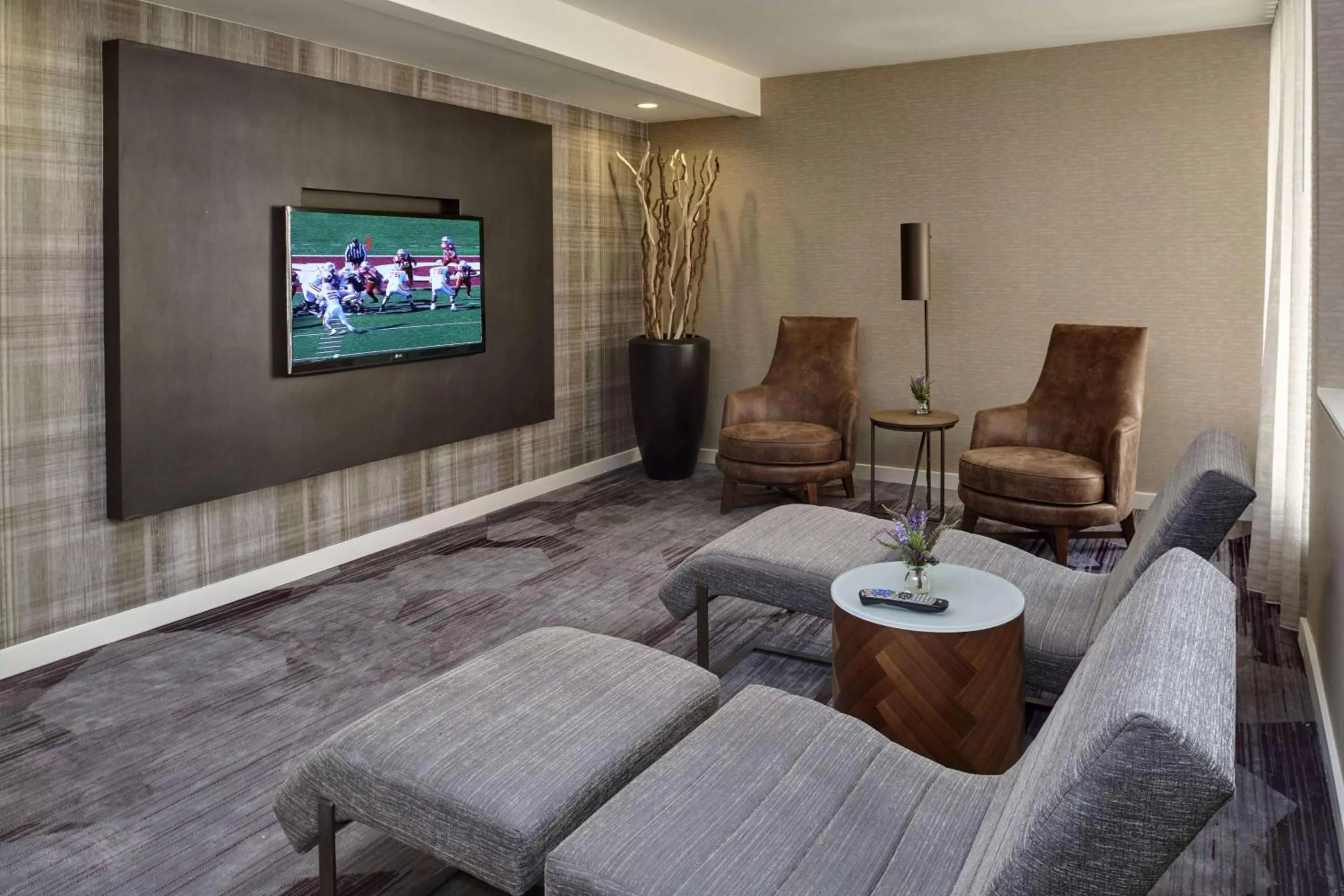 Lobby or reception in Sonesta Select Milwaukee Brookfield